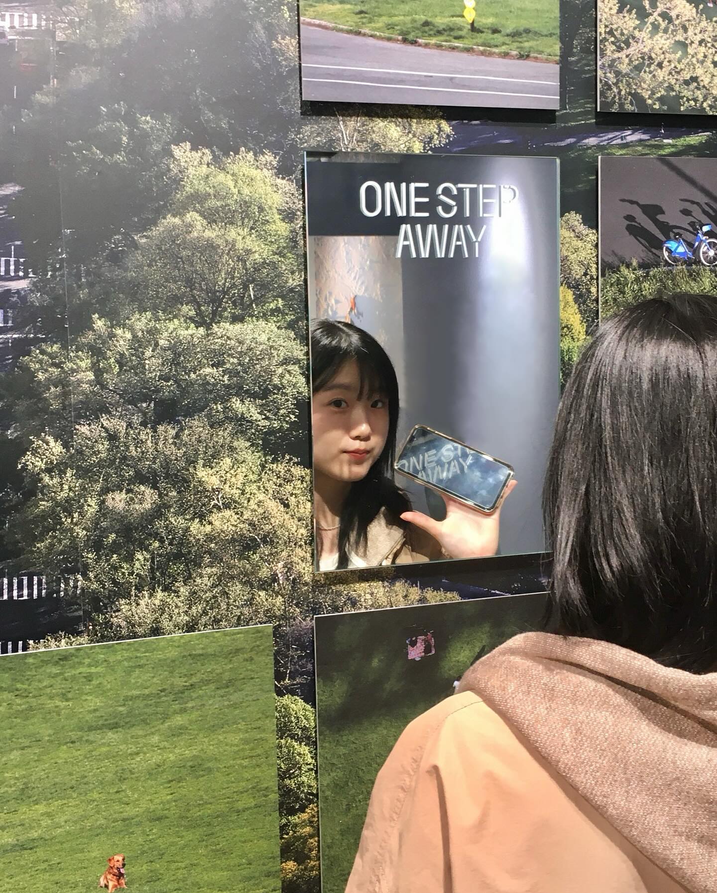 거울에 있는 다른 사람을 없애 보았다
