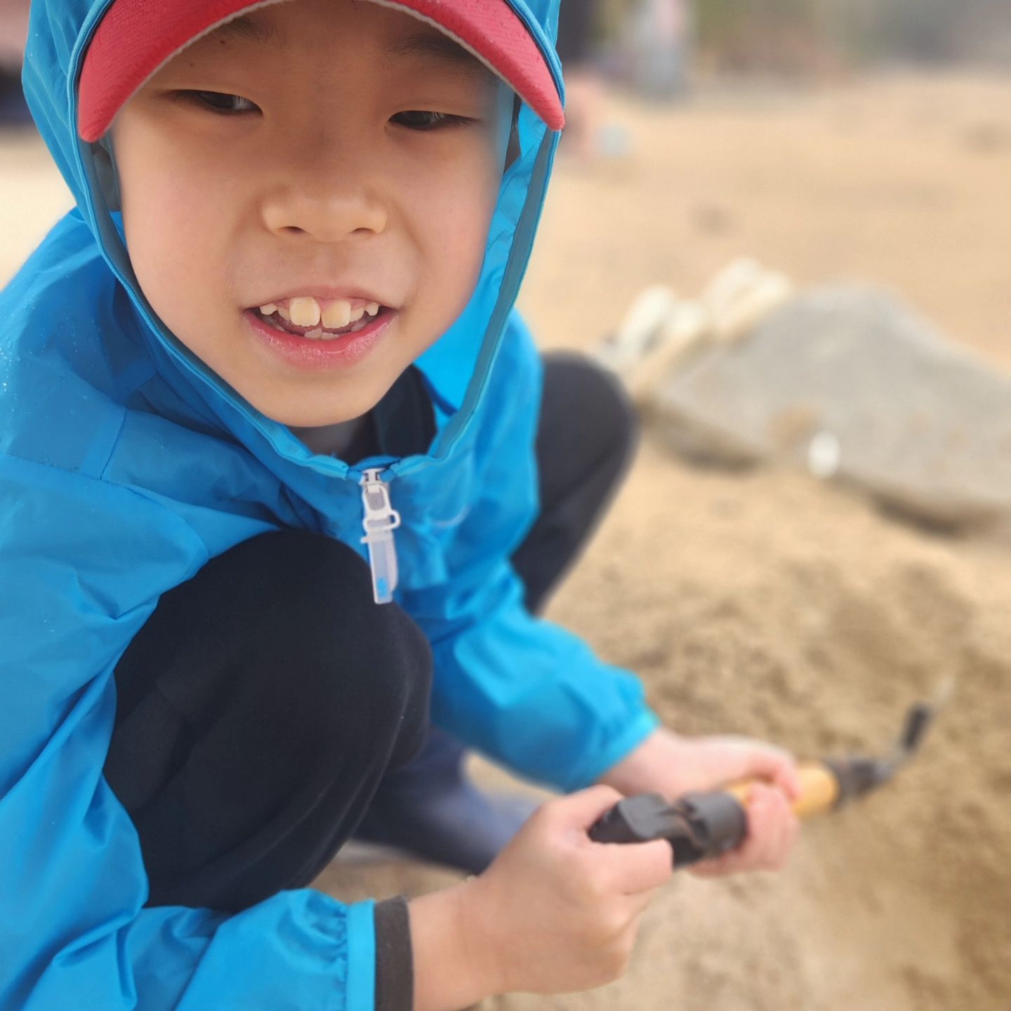 오랜만에 우리 놀러가는 날인데 비라니🌧
비맞으면서도 너무 잘놀았던 우리♡

#봄여행 #날씨이제덥다 #밖으로나가자 #게를잡자 #나가면다아빠일
#엄마는앉아서 #비감상하기☔️