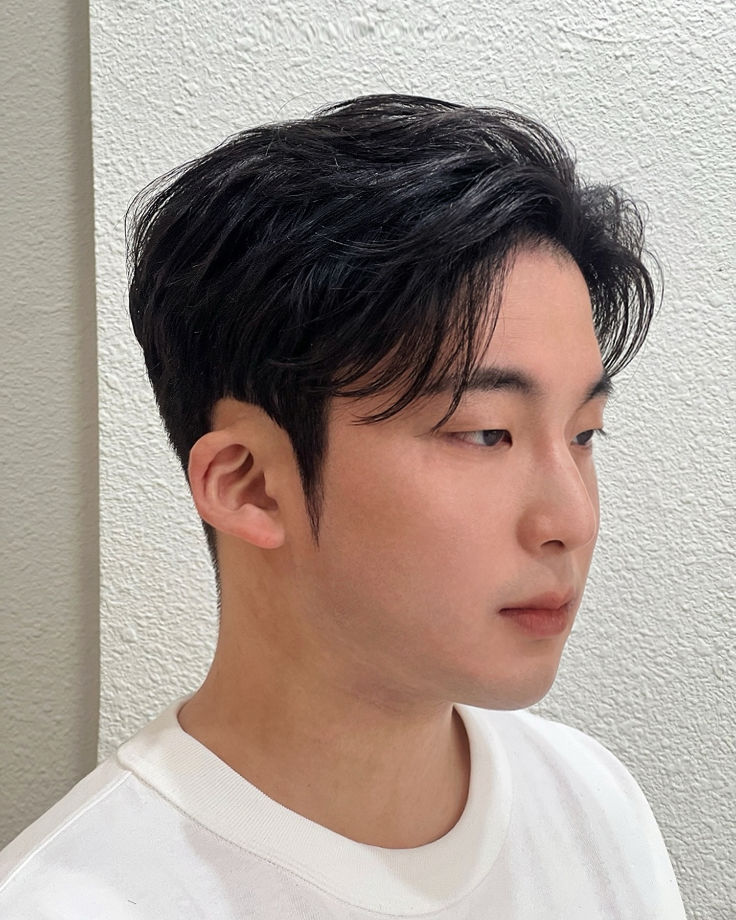 머리스타일 책임자 다미실장입니다🫶
#파일컷 롱 버젼!! 
#다운펌 으로 윗머리뿌리 조절하고 편하게 털어말린 후
스타일링 제품만 가볍게 발라주면 끝!
어려워보이는 스타일을 어렵지않게 하시고 싶으시면 예약해보세용~~
.
#용호동미용실 #반지동미용실 #창원남자머리 #남자머리스타일 #남자머리추천 #헤어컨설팅미용실 #가꿈헤어바이휘