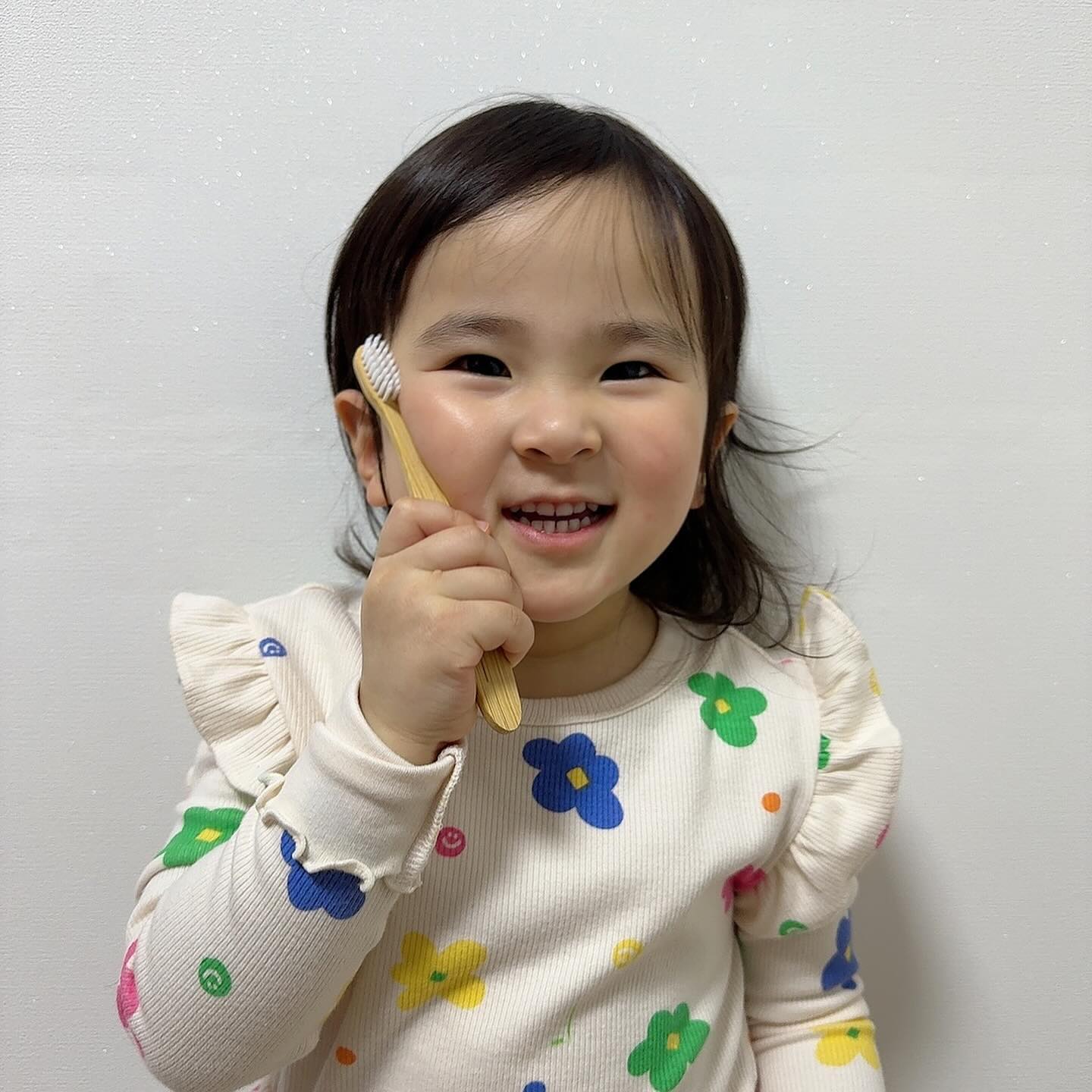 #제품제공 닥터노아 대나무 칫솔🪥

구강에 진심인 닥터노아에서 온
대나무 칫솔과 키즈 치약!
치과의사 아빠가 만든 아이들 입에 
딱 맞춰서 나온 키즈 전용 사이즈!

국내 최초 생산된 대나무 칫솔은🎋
미세플라스틱 걱정 없는 자연친화적 소재로
깨물어도 안심할 수 있는 제품이에요!
그리고 키즈 치약은 비건 인증 제품으로
자연유래 성분 가득 담은 치약이에요🌿

☑️닥터노아 마루치약
불소/무불소 두가지 버전이 있으니
사용하는 아이 연령대에 맞게
선택해서 구매하시면 됩니다!

☑️불소치약 사용 권장량
만 3세까지는 쌀알크기만큼!
만 6세까지는 완두콩 크기만큼!
#닥터노아