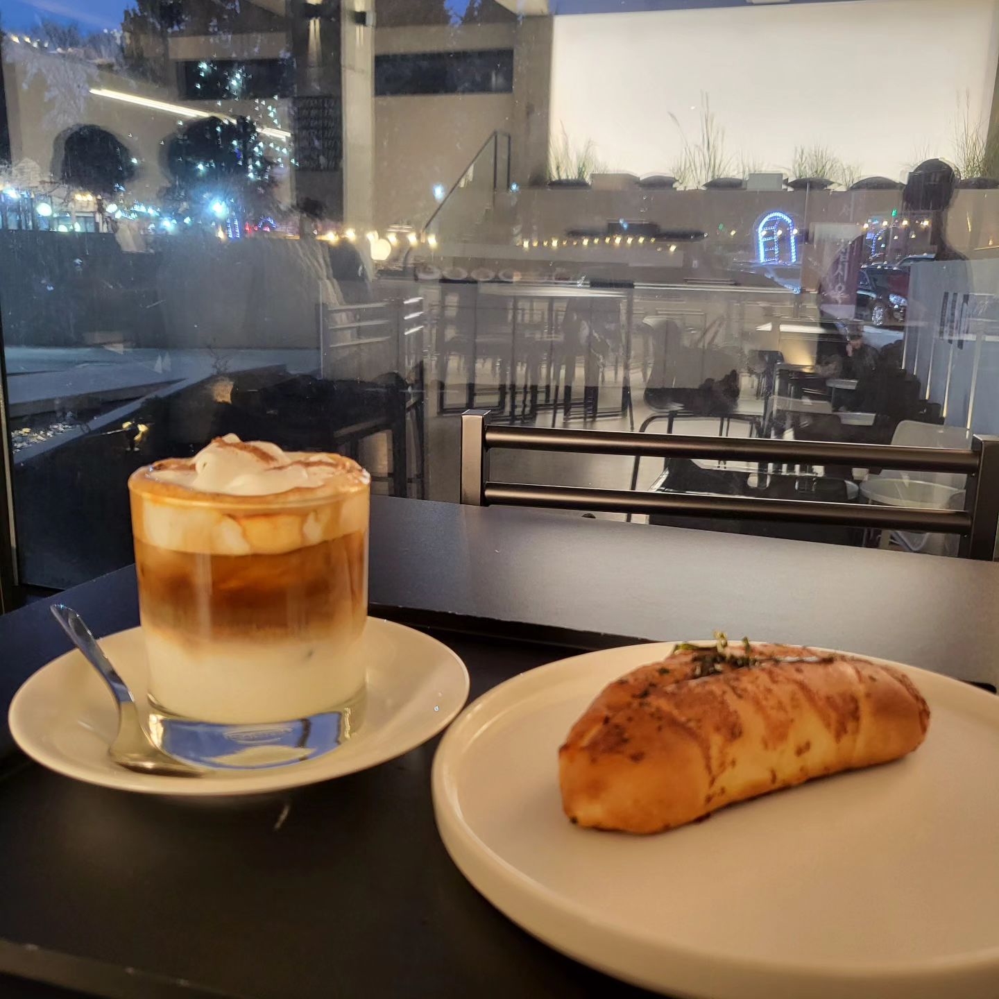 #cdf카페에서  #cdfcafe  #독서중 #나혼산
#힐링