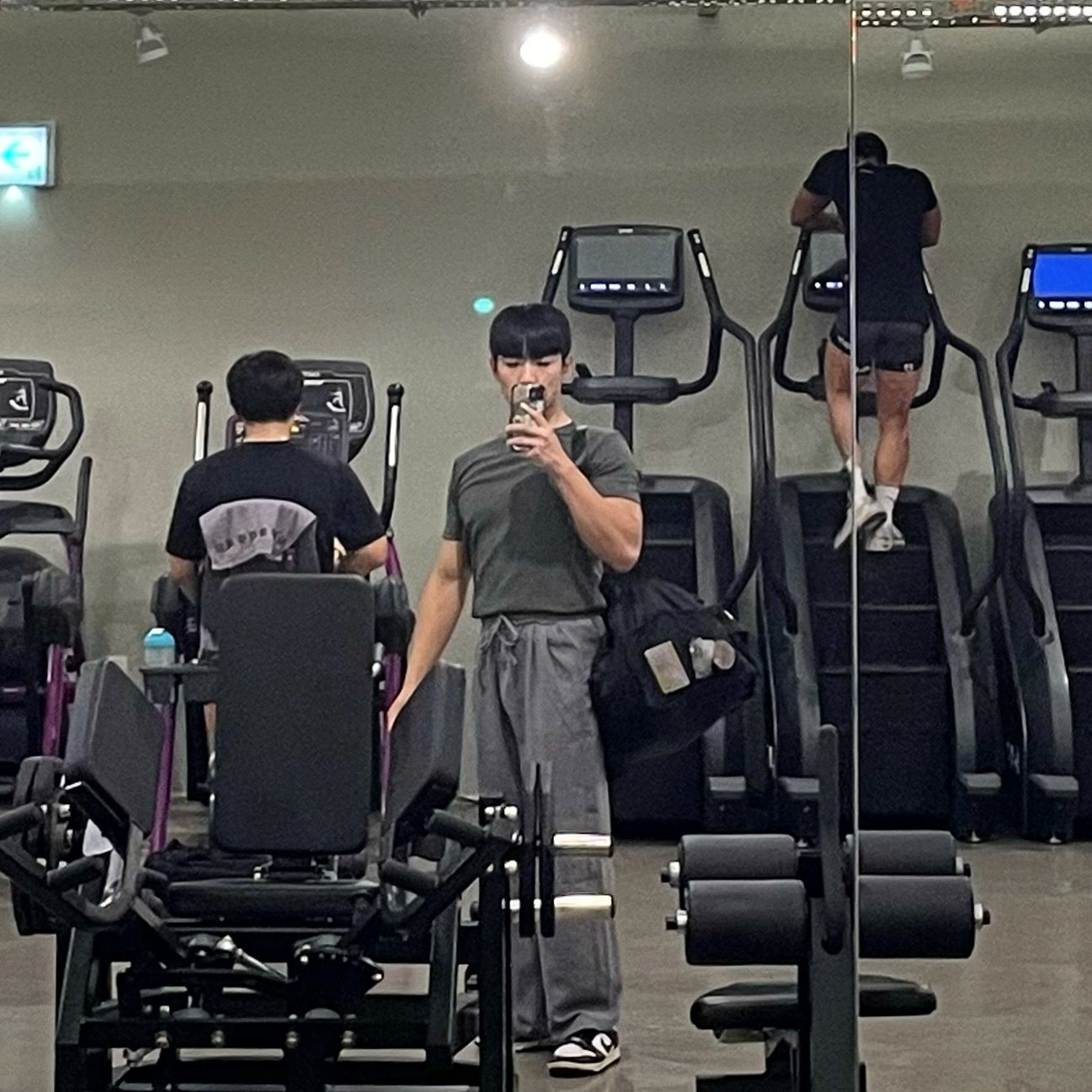 #legday 

하체가 제일 약해서 그런지
무게 회복이 더딘 느낌…🥲

그래도 꾸준하게 열심히 해보자!🔥

#오운완 #하체운동 #헬스
#헬스타그램 #운스타그램 
#운동하는남자 #운동하는직장인
#바디체크 #바디프로필 #대구