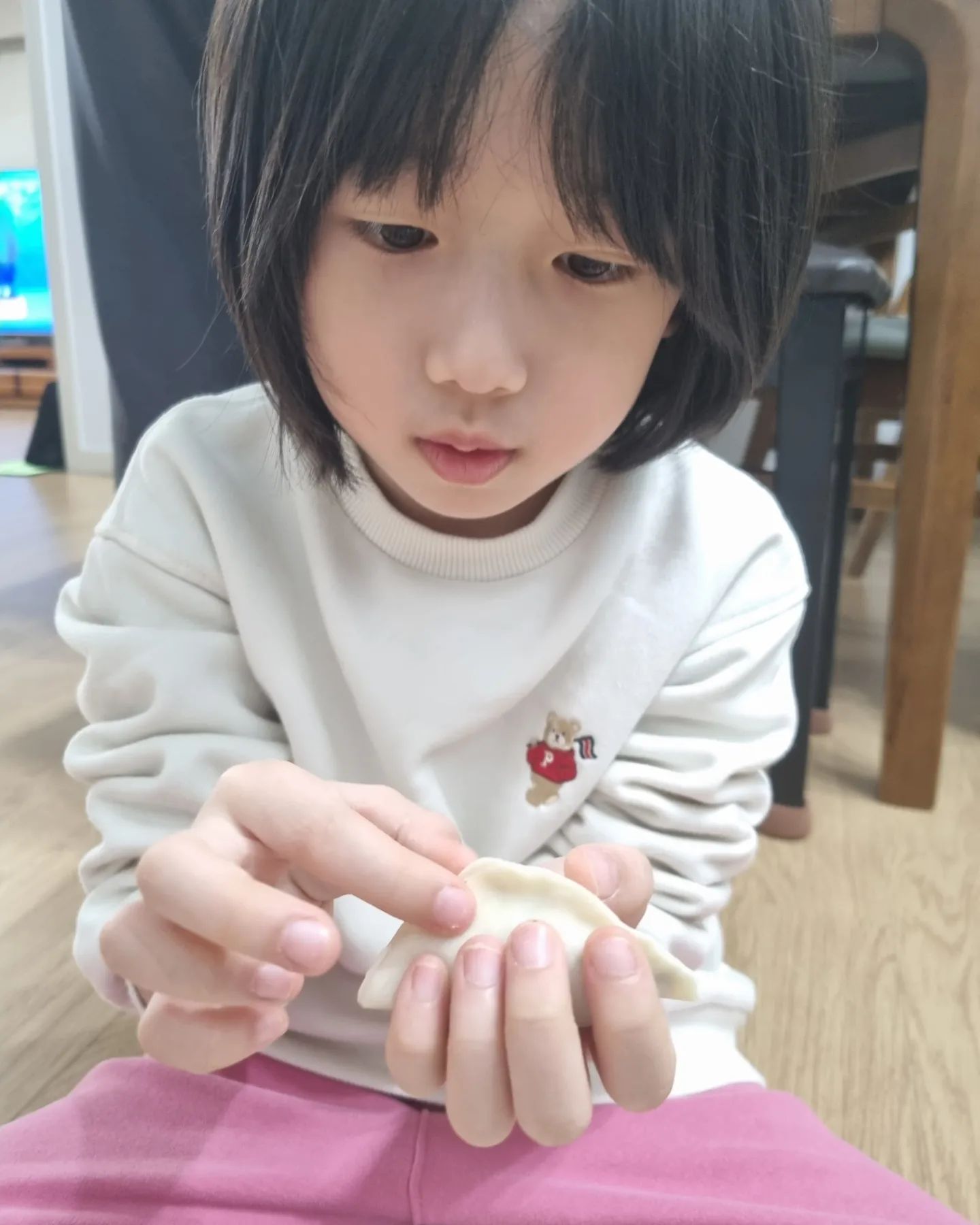 할미네 요리교실🥟🎂
새해 만두국에 넣을 만두도 만들고, 쌀로 과자도 만들고!
웬만한 쿠킹클래스보다 알찬 할미네 쿠킹클래스였다👍👍👍
.
.
.
#요리교실 #김치만두 #쌀강정 #방학중일상 #외갓집방문 #강릉여행 #할미네요리교실 #할미네쿠킹클래스