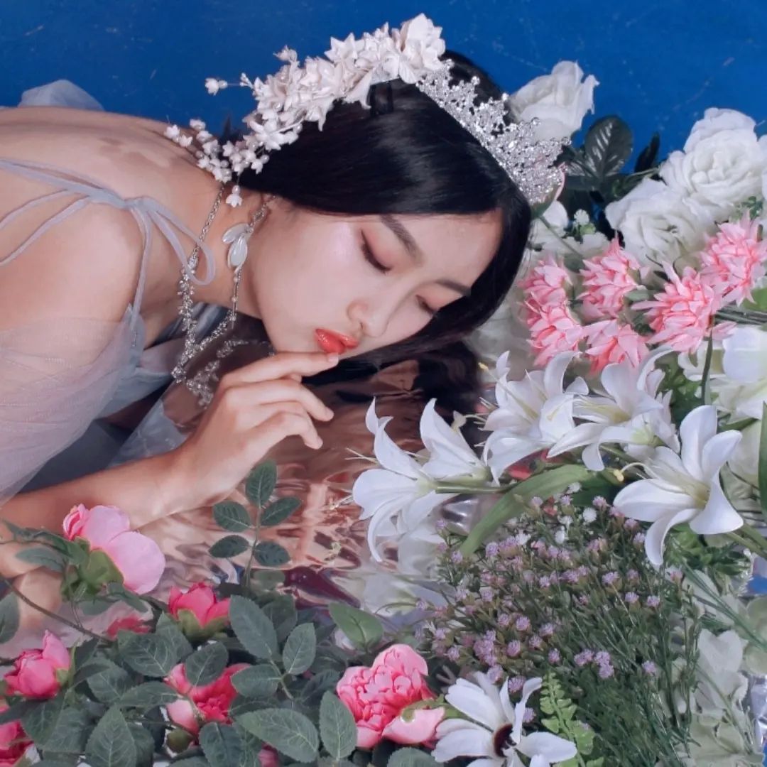 자기애에 빠진 나르시 영애는 결국 무죄판결을 받고 행복하게 살았답니다♡
(나르시스트 B컷)