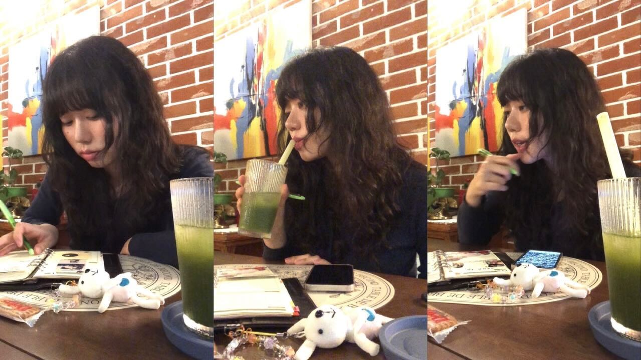 오랜만에 다이어리 ⸝⸝ ᷇࿀ ᷆⸝⸝

도서관에 학생들 넘 많아서 도망쳤는데!
도망친 곳에 낙원이..! 🎺🏛️

플리도 좋고 첫 케일주스도 맛있었다🎶🧃
사장님이 바지 이쁘다고 정보도 물어본..!! (•’□’•)

몰랑몰랑 재밌는 하루🏸👩🏻‍🦱

#다이어리 #카꾸