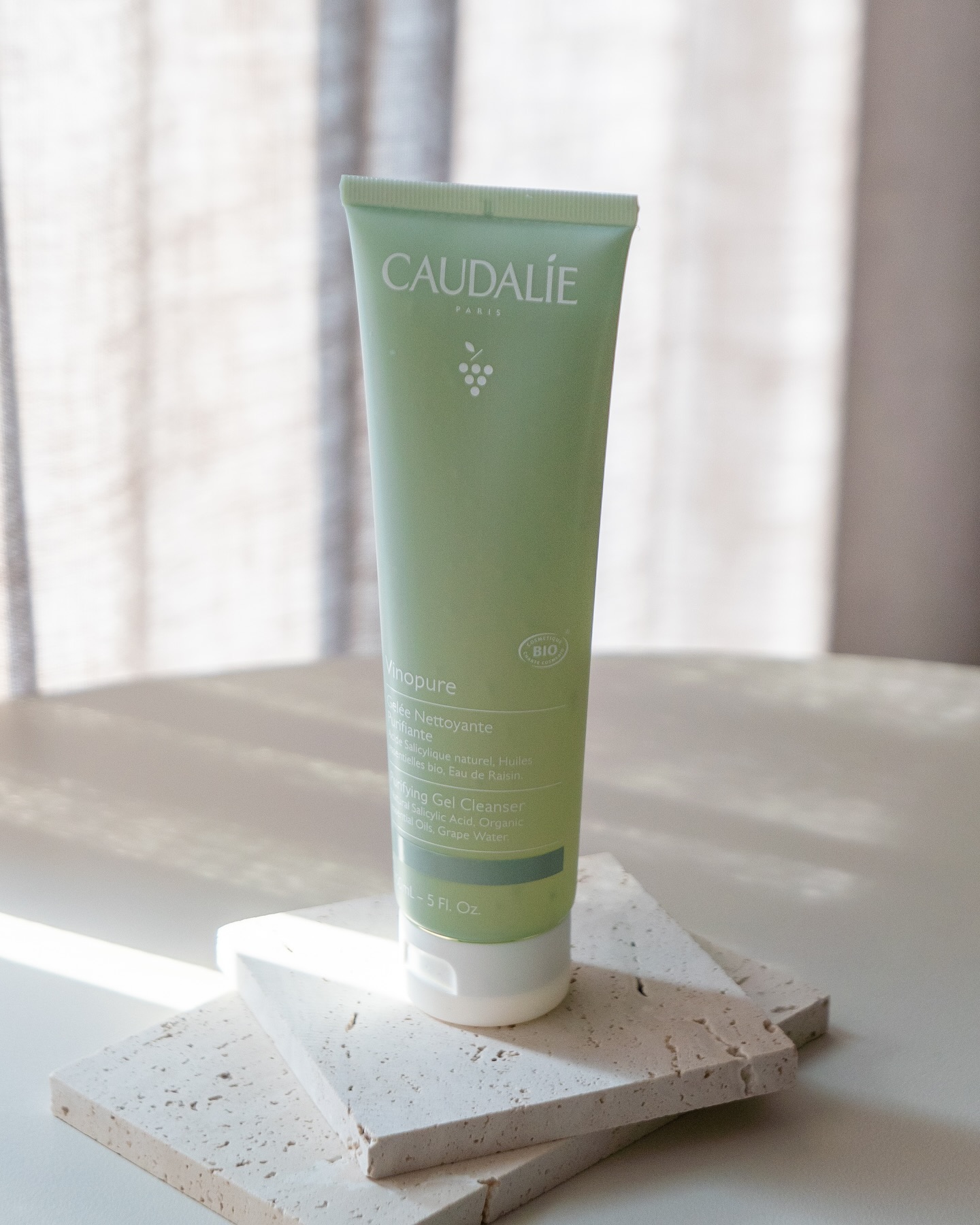 #협찬 caudaliekorea

트러블 스팟 예방을 위한 첫 단계
피지 & 모공케어 지복합성 피부용 클렌저🧼
꼬달리 비노쀠르 젤 클렌저 사용해보았어요.

무더운 여름 번들거리는 피부에 늘어지는 모공
지친 피부에 수분은 UP! 피지는 DOWN!
피지조절 촉촉 젤 클린저로 세안하니 한결 기분좋네요.

순한 꼬달리 제품 프랑스갈때마다 쟁겨오는 애정품으로
인기가 많던데 사랑받는 이유가 있네요🤭
이번 클렌저도 성공적✨아직 사용안해봤다면 추천드려요💕

🍇 체크 포인트
▫️각질제거에 도움을 주는 병풀잎 추출 내추럴 살리실산 함유
▫️지복합성 피부를 위한 유수분 밸런싱 세안
▫️99% 자연 유래 성분의 클린 뷰티 클렌저

🍇 이런 분들께 비노쀠르 라인 추천!
▫️넓어진 모공, 번들거림, 피지 고민이 되는 지복합성 피부
▫️피지 및 트러블이 걱정되는 남성 고객 및 청소년
▫️여름 시즌 산뜻한 마무리감의 기초제품을 선호하는 분

🍇 꼬달리 공식몰 혜택
▫️꼬달리 공식몰 회원 가입 후 첫 구매시, 1만원 즉시 할인 혜택 & 무료배송
▫️비노쀠르 젤 클린저 150ml 구매시, 비노쀠르 세럼 10ml 증정
.
.
.
.
.
#꼬달리 #꼬달리클렌저 #클렌저 #클렌징 #젤클렌저 #순한클렌저 #클렌저추천 #클렌징추천 #젤클렌저추천 #순한클렌징 #저자극클렌징 #여름클렌저 #여름클렌저추천