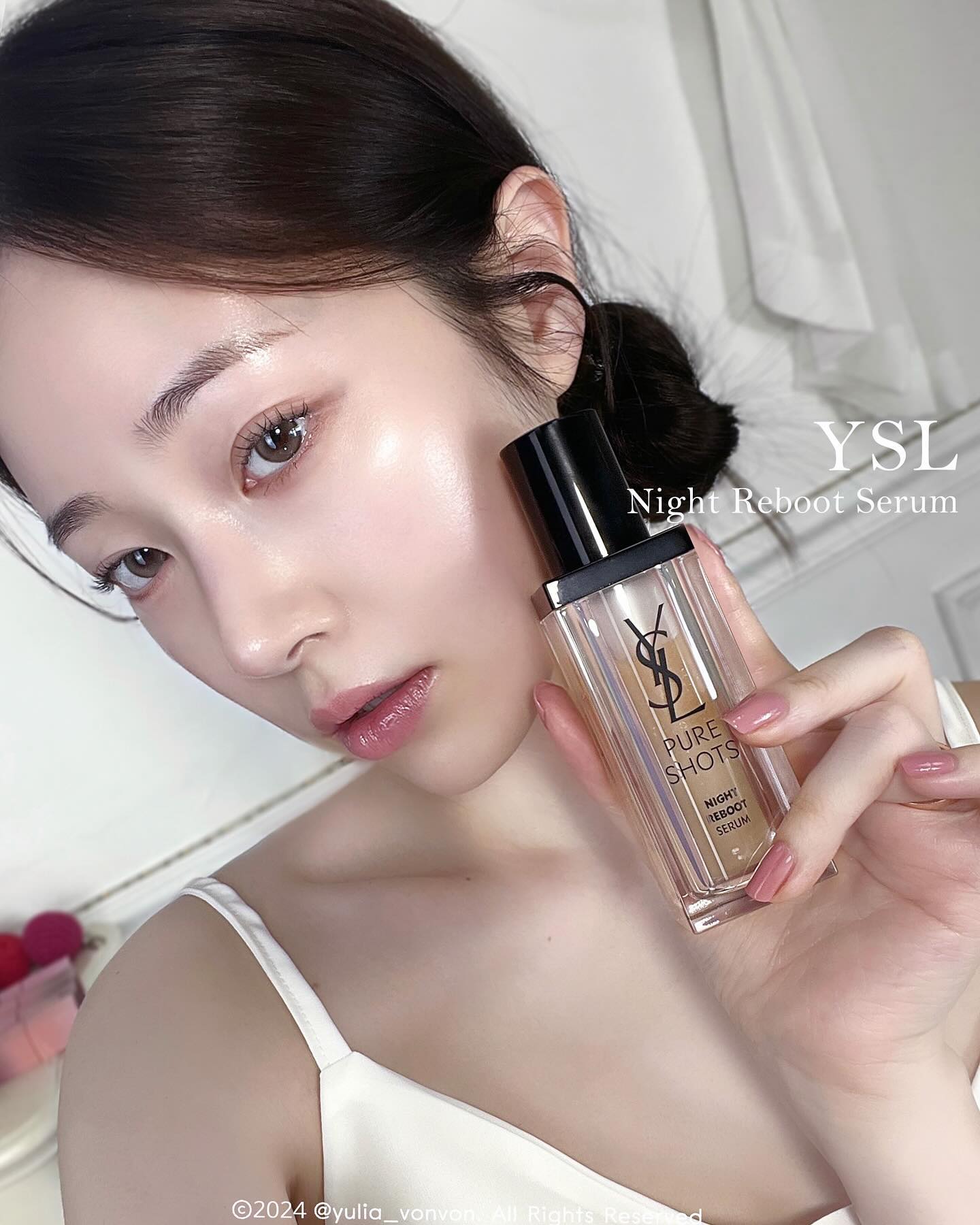 #제품협찬 yslbeauty
드디어! 퓨어샷 나이트 리부트 세럼 한달 사용 찐 후기🖤

더블샷 세럼을 꾸준히 사용해보니 확실히 피부결이 달라진게 느껴졌어요🫢 저는 건성피부라 파데나 톤업크림 바를때 정말 잘 떠서 쿠션만 사용했거든요ㅠ 근데 요즘엔 더블샷 세럼 덕분인지 베이스 메이크업이 더 잘 먹는것 같더라구요!!

물 흐르듯 촉촉하게 흡수가 빠른데 오일리함도 살짝 느껴지는 독특한 제형이라 보습까지 마음에 들었어요✨

확실히 기능성 제품이라 효과가 더 느껴지는것 같은데요- 아래 설문결과도 참고하시구, 안티에이징 기초 찾으신다면 입생로랑 더블샷 세럼! 꼭 사용해 보세요🫶🏻✨
-

”99% 피부가 건강해진 것 같다“ ”96% 피부가 좀 더 어려보인다“ ”95% 피부가 케어된 것 같다“
(25-60세 중국 여성 100명 대상 8주간 제품 사용 후 자가평가 결과, 개인차 있을 수 있음)

”+28% 피부결 개선“ ”+33% 광채 개선“
(26-60세 여성 43명 대상 8주간 제품 사용 후 평가 결과)
*
*
*
#입생로랑뷰티 #입생로랑서포터즈 #한달챌린지 #입생로랑퓨어샷 #나이트리부트세럼 #NEW더블샷세럼 #더블샷세럼 #입생로랑안티에이징세럼 #안티에이징세럼 #인생세럼
