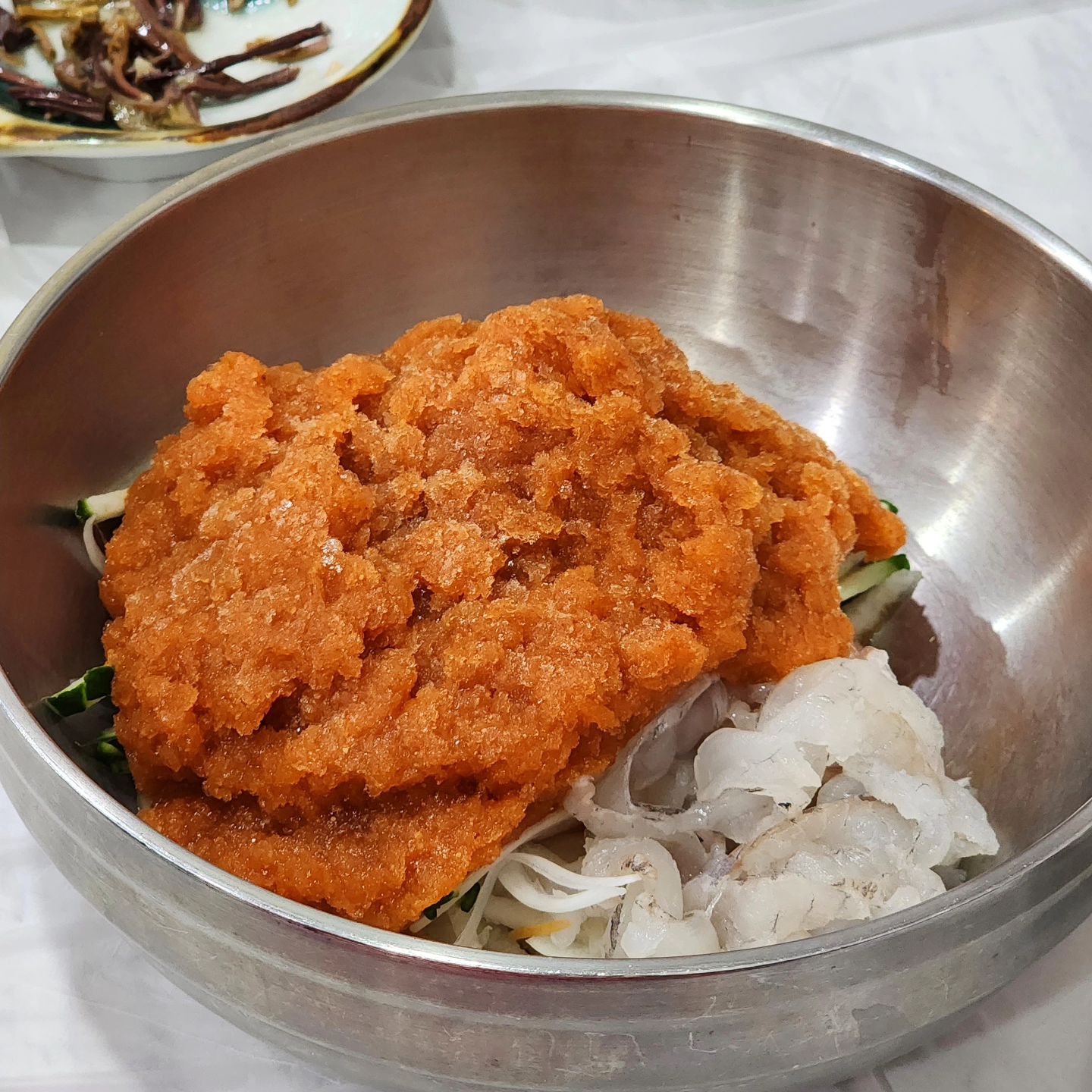 부산 사하구 #어부홍씨물회

살얼음 가득 올라간 물회
같이 나온 매운탕은 좀 아쉬웠다

🧾물회 ₩16,000

📍부산 사하구 하신중앙로 30