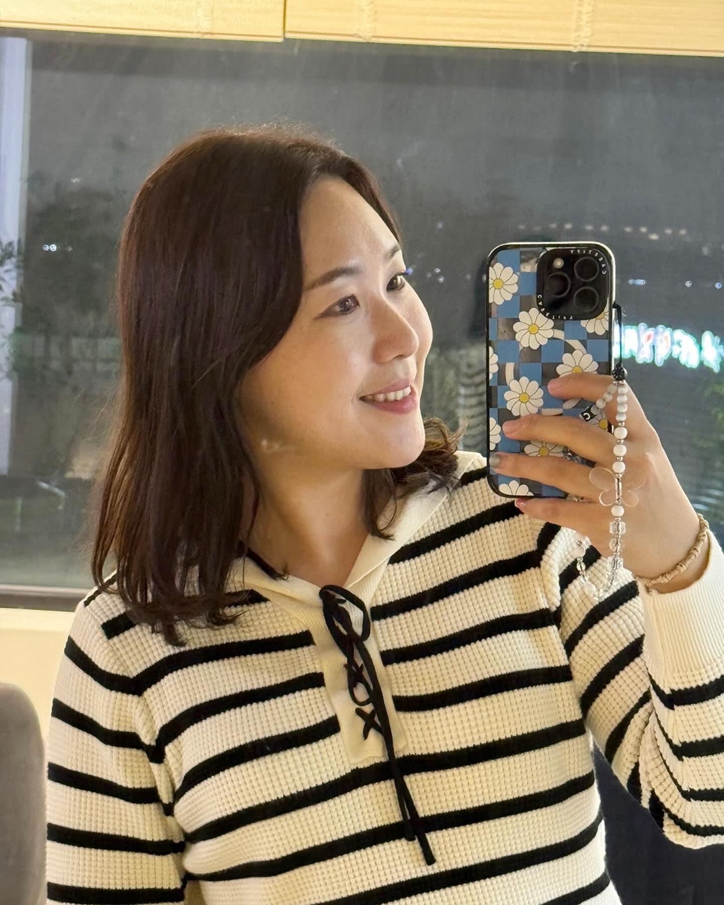 새로운 해를 맞이하게 될 때 보다 
나이가 들어가고 있는걸 몸소 느끼고 있는중이라 
어느때 보다 더 관리에 대한 시급성이 필요해서 
작년 한해 동안 수고한 내 자신을 위해 #내돈내산
으로 #피부과 에 다녀왔어요!

시술 시간은 짧으면서 바로 일상생활이 가능한 
#피부관리 방법을 찾다가 #인모드 를 받아보게 됐어요!

얼굴이 몰라보게 처진듯한 느낌이 들었는데 
#인모드 받고나니 턱라인이 샤프하게 정돈된 느낌이 들어서 
여느때보다 마음에 드는거 있죠!!!!!

 #인모드리프팅 들어가기 전에도 상담실에서 1:1맞춤
시술을 추천해주셔서 받아보게 됐는데 기대했던것 보다 
그 이상으로 효과가 좋아서 다음번에도 #리프팅 받으러 
한번 더 다녀오려고요

지금 마침 1월 17일까지 #일산역피부과 에 
얼리버드 이벤트 진행중으로
방문하신 분들에게 인기 시술 항목 20% 할인을 드린다고 하니 
참고하셔서 방문해보시길 바라요!

#피부과추천
#일산피부과#인모드후기#리프팅후기#피부탄력#얼굴형
#리프팅 #리프팅추천 #인모드FX #인모드효과 #얼리버드 #얼리버드이벤트 #1월이벤트 #새해이벤트 #2024 #피부과이벤트