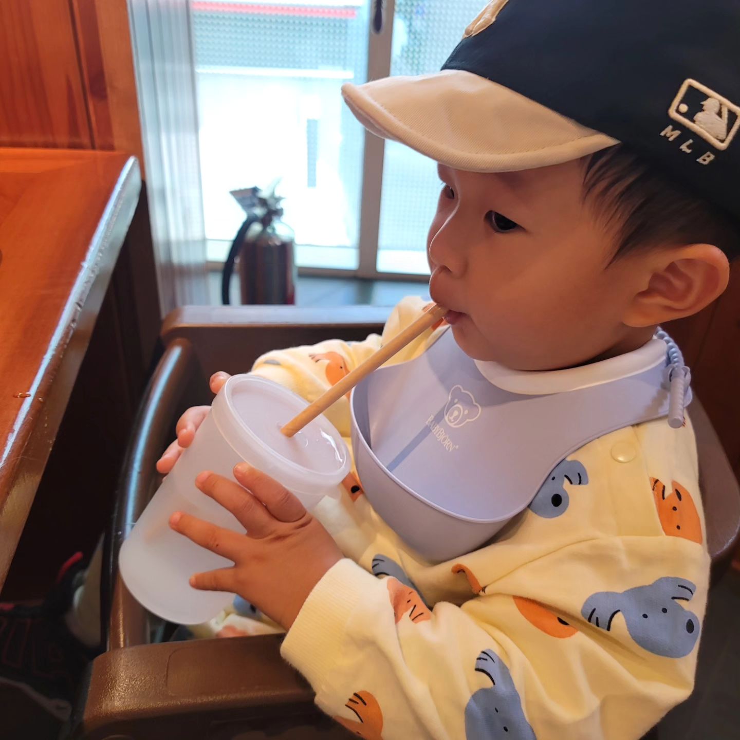 ,
+613Day👼
아들과 아웃백외식이라니...
새삼 놀랍고 또 놀랍다

별거 아닐수 있는 일이
너와 처음이란 수식어 붙으면
엄마아빠에게
특별한 일로 변해버린다

#간만에아웃백 #아이랑외식 #다컸네