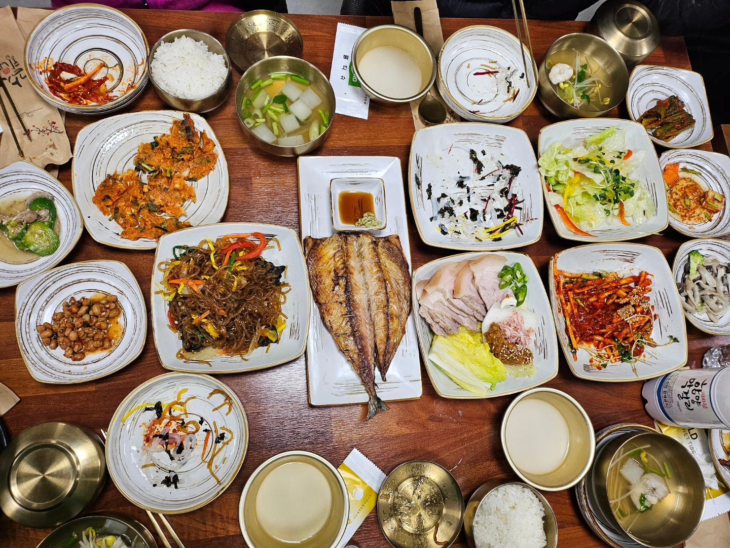 기사님이 추천하는 함양 한정식집~
상자리가 휘어지는 줄ㅎㅎ

#함양맛집
#함양한정식
#소소한일상 
#소소한행복 
#한식러버