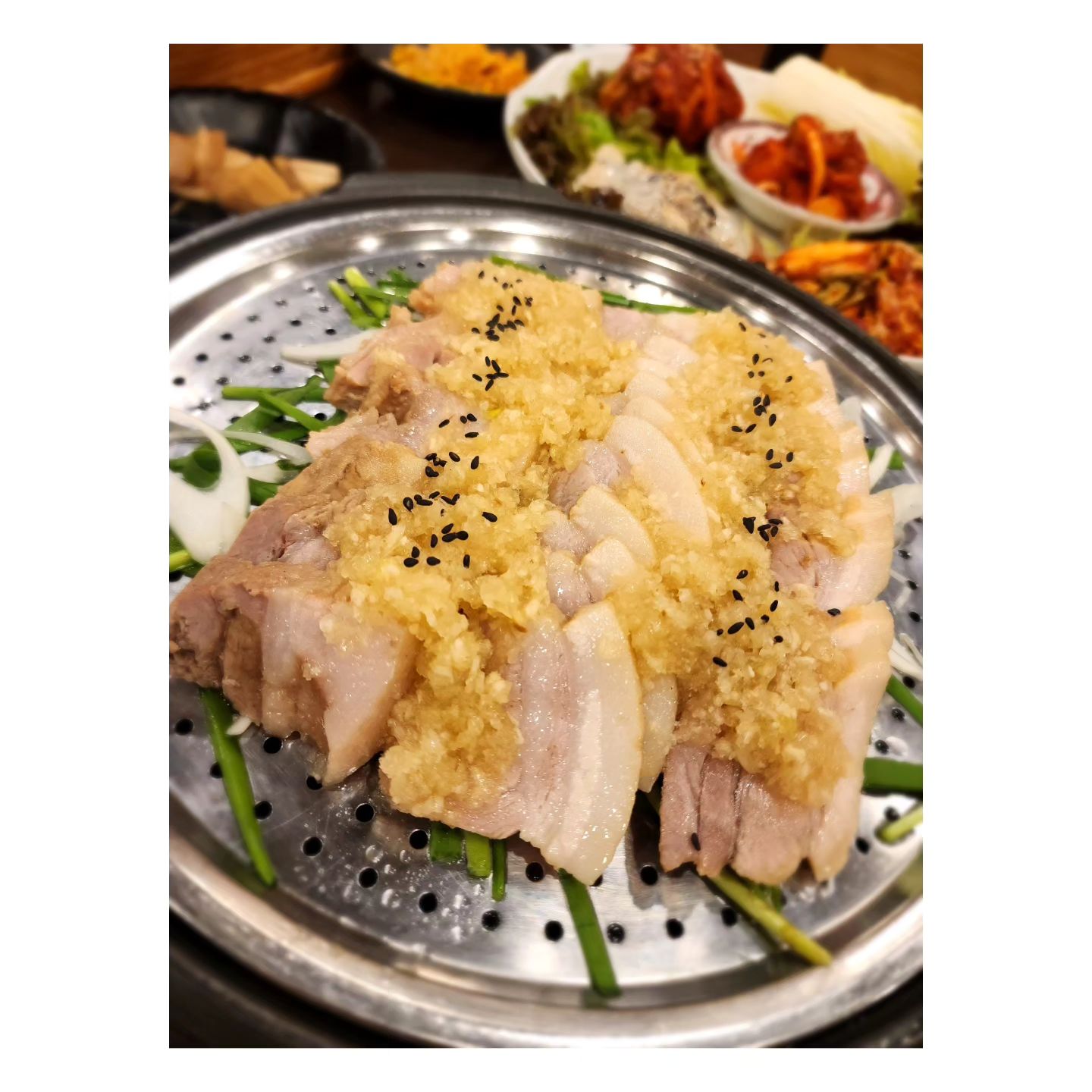 #일상

태어나서 처음먹어본 #마늘보쌈
이래서 먹는거구나
부드럽😍

지환이 안데리고간거 아쉽지만
또가면 되징

#일상 #소통 #보쌈맛집 #운정맛집 #금촌맛집
#금촌보쌈 #아씨네보쌈

굴 존마탱 꼭 추가해서먹기ㅋ.ㅋ