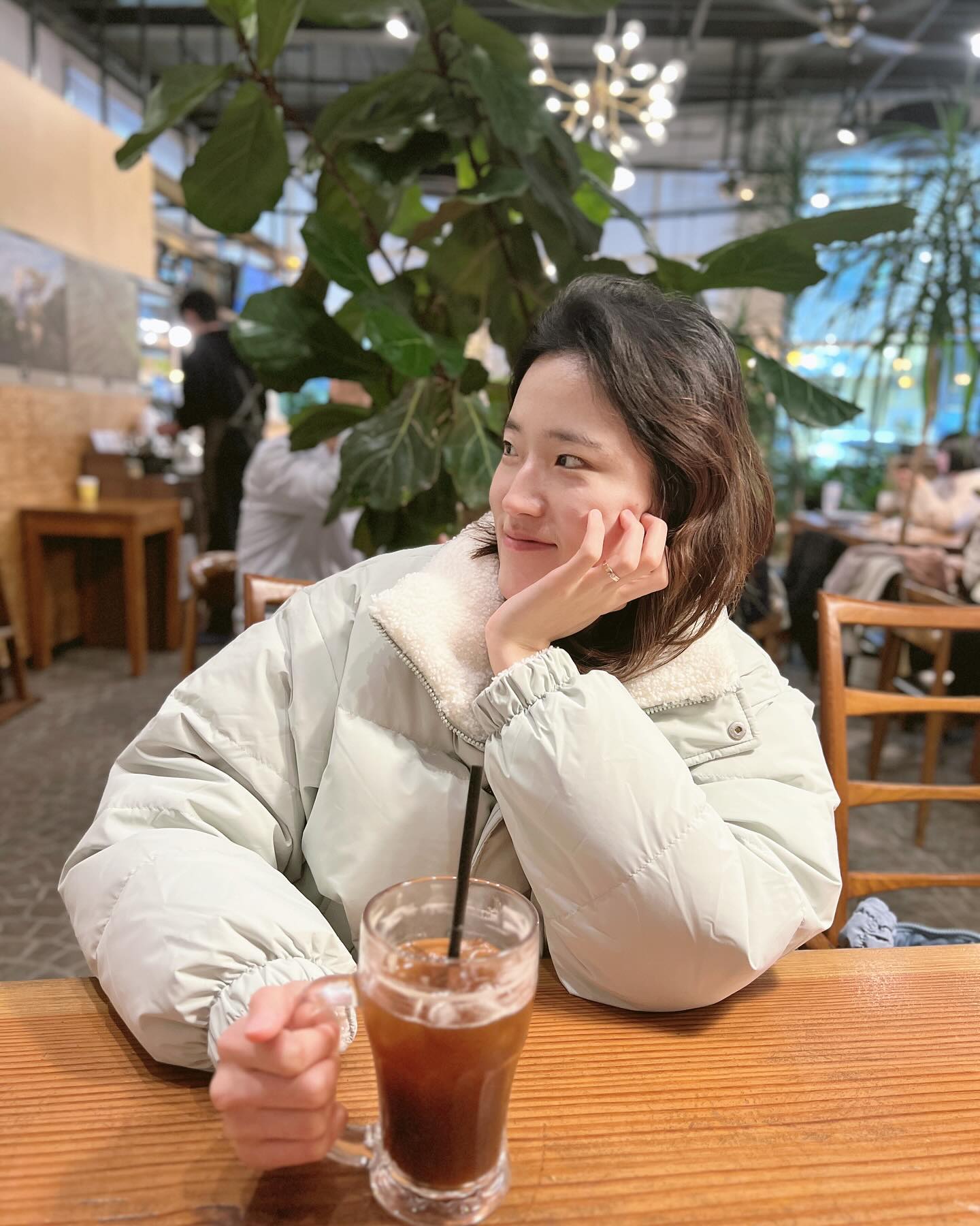 유하 카페기록☕️ 맥주잔에 담긴 커피🍺
분위기 좋은 #북카페 #건축가의서재 #감성카페 #카페데이트💕