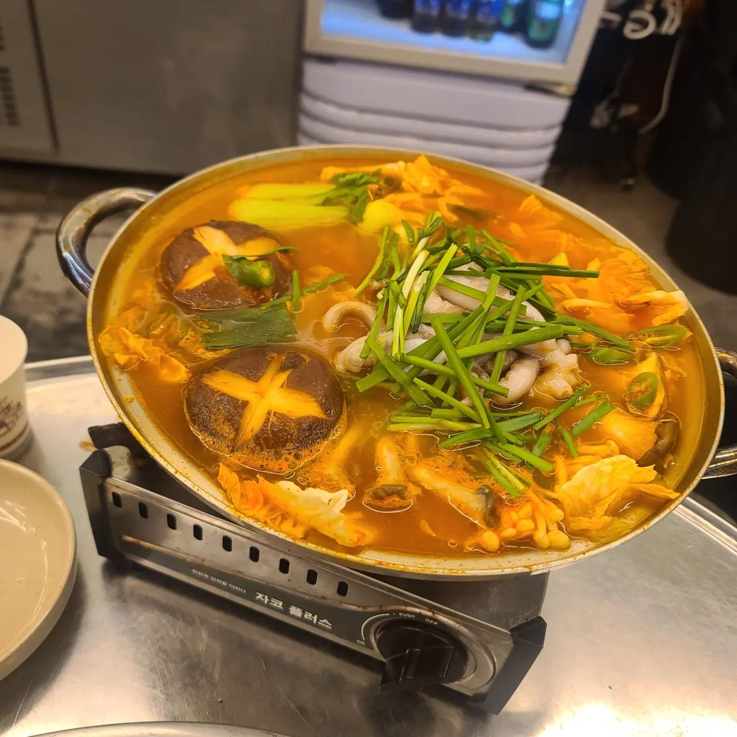 1차 오봉집
2차 아들집
3차 우리집

갑만에 신랑이랑 밖에서 술한잔
#오봉집 #아들집 #우리집
#빨간뚜껑