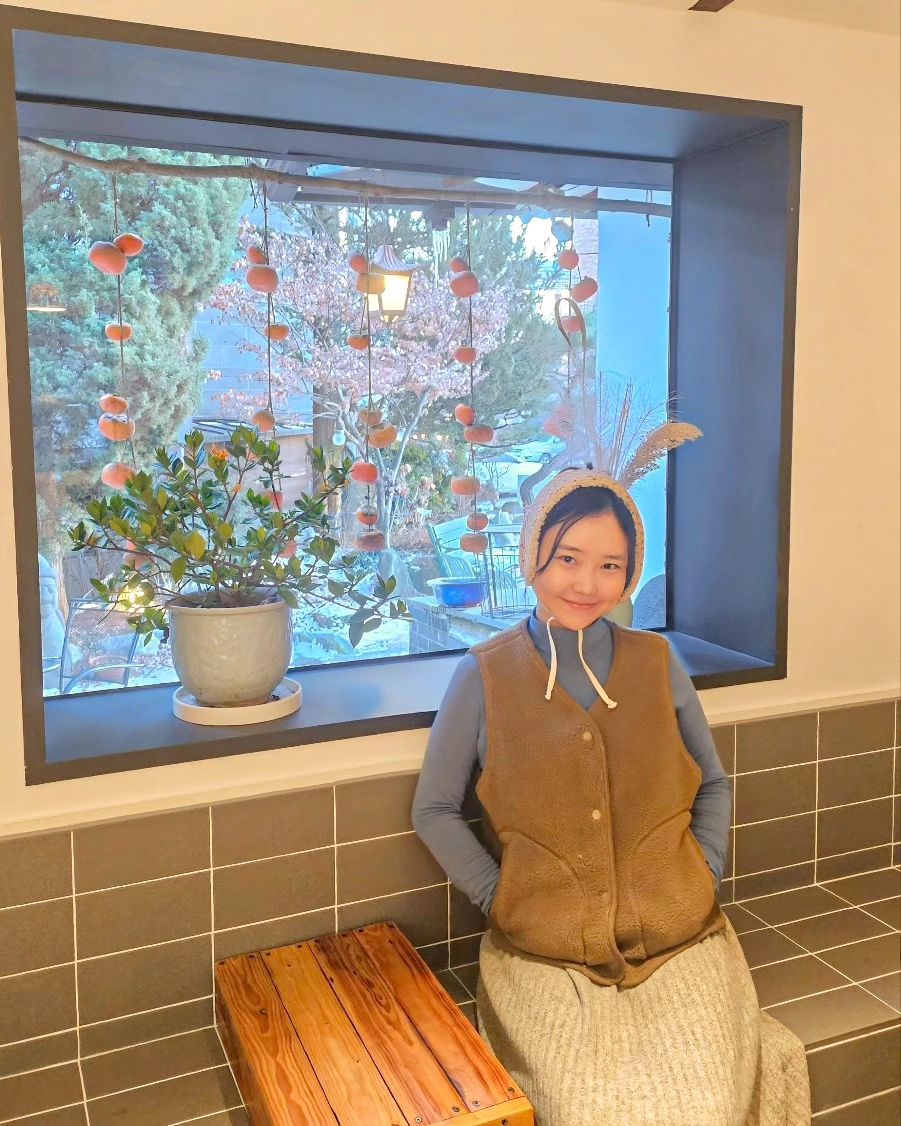 한옥카페 좋아

갑작스런 오후퇴근에
신나서 급데이트
머리도안감고 잘돌아댕김

ㅋㅋㅋㅋㅋㅋㅋㅋ
#며칠째게?

.
.
.
.
.
.
.
.
.
.

.

.
.
.
.
.
.
.
.
.
.
#청이당#의왕카페#카페추천#수원카페#통창뷰카페#럽스타그램#커플스타그램#여행스타그램#데일리그램#일상스타그램#데일리스타그램#데이트코스#커플사진#커플포즈#사진스타그램#여행에미치다#사진에미치다#커플여행#대한민국구석구석#데이트그램#협찬#시밀러룩