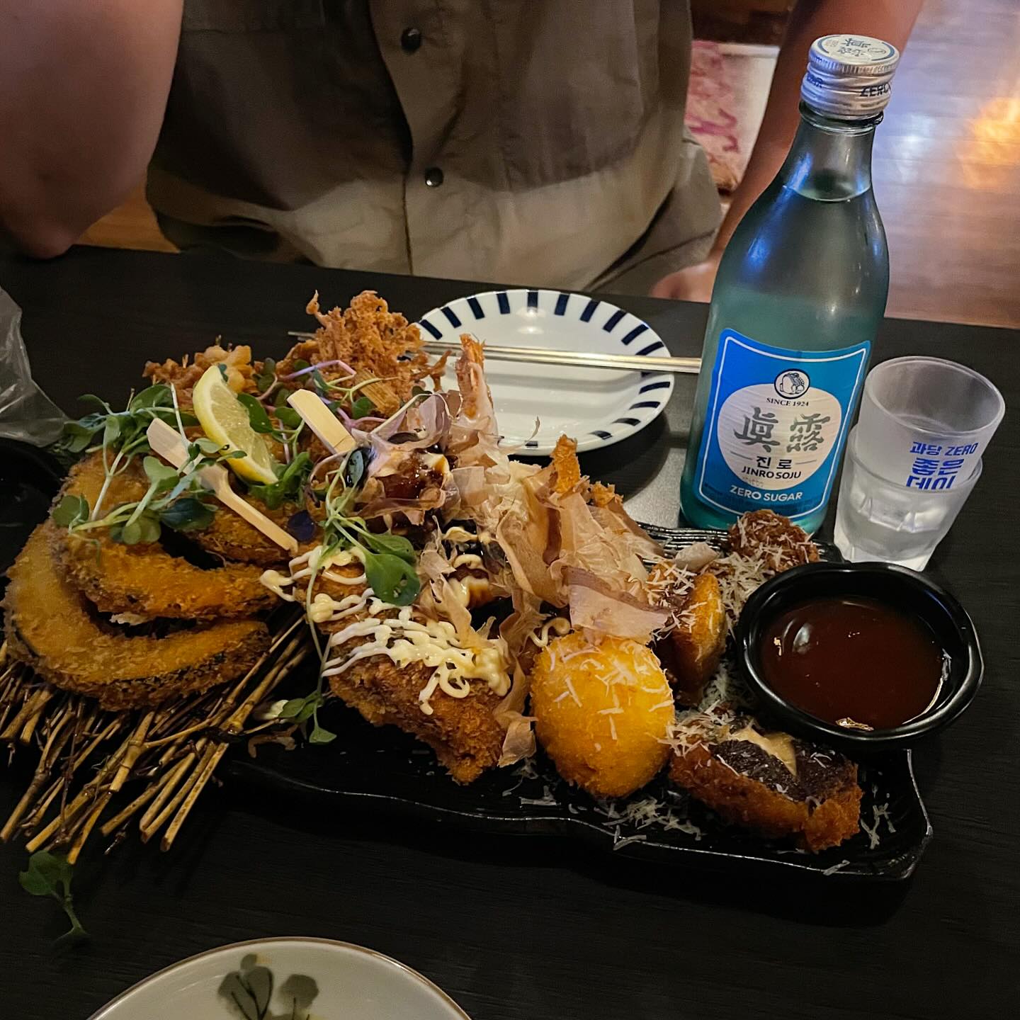 술 취하는 조명🍤🍨🍶🍶🍶🍶
.
시간도 잘 가고 술도 잘 들어감
집은 잘 못 들어감 
위험한 가게라는 소문은 들었는데 
진짜 위험함ㅋ̄̈ㅋ꙼̈ㅋ̆̎ㅋ̐̈ㅋ̊̈ㅋ̄̈ㅋ꙼̈ㅋ̆̎ㅋ̐̈ㅋ̊̈ 
.
초코빙수 서비스 주심 τнänκ чöü♥ 
.
.
#구주서면점 #구주서면 #서면이자카야
