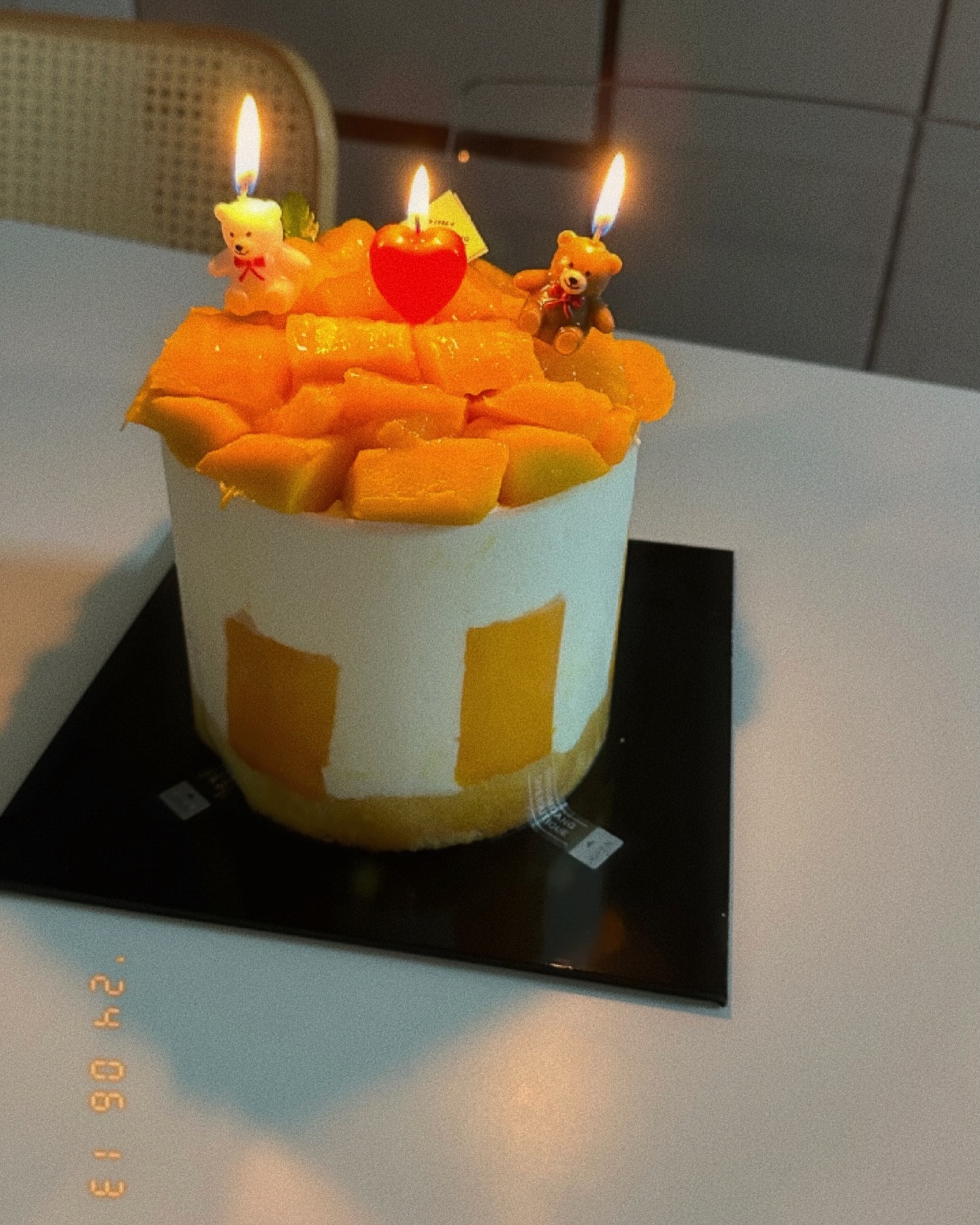 -
결기 2주년 기념으로
케이크 고민하다가
성심당 망고시루루루룰루💛💛
입에서 샤르르르 녹아버려요 !

다들 해피한 주말 보내셔용 ❥𓂃𓏧