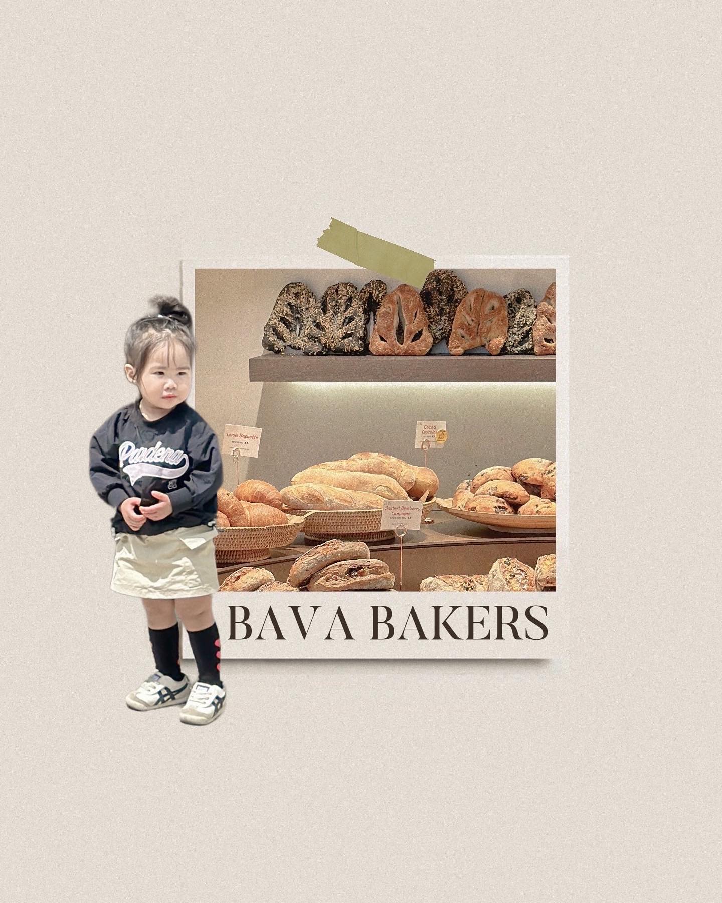 #협찬  bavabakers 
⠀
빵순이 시아와 함께 순천 3대 빵집 방문 🍞🥐
⠀
순천여행 오시는 분들은 꼭! 들려보세요.
빵 별로 안좋아하는 저도 맛있다 하면서 먹은빵 ➰
⠀
빵 종류도 다양해서 고르는 재미도 쏠쏠하고
각자 취향것 고를 수 있어서 좋더라구요!
진ㅉㅏ 젤 감동인건 .. 유일하게 좋아하는 빵이 베이글인데
대부분 크림치즈를 따로 판매를 하시더라구요 😂
그런데 여기는 크림치즈가 들어간 베이글도 판매 ! 🥯🥯
재료를 아낌없이 사용하시는 것 같아서 좋았어요.
⠀
그리고 차 좋아하시는 분들 TWG 차 엄청 맛있는거
다들 아시죠? 여기는 이 제품을 사용하시더라구요!
진짜 빵에도 진심, 음료에도 진심 ✨
⠀
인테리어도 깔끔하고 감성적이게 되어있어 사진찍기에도
좋고, 2층까지 있는데 2층은 케어키즈존이라
요새 .. 왈가닥 대마왕 시아와는 1층에서 먹었어요.
(2층은 인테리어가 훨씬 예쁜거 같더라구요)
⠀
순천,광양 사람들한테 진짜 인기있는 빵 맛집인데
제가 갔을 때 보니까 여행객들도 많이 방문해서
포장도 해가시더라구요 ! 찐 맛집 인정 ⭐️⭐️⭐️⭐️⭐️
⠀
여기는 우유식빵 맛집이라 예약판매까지 할 정도더라구요?
48시간 숙성 발효된 반죽으로 쫄깃함과 부드러움이
살아있는 100% 1A등급 원유식빵이라고해요!
조만간 또 방문해서 식빵 사오려구요 〰️〰️
⠀
제가 제일 좋았던 부분 한개 더 말하자면 아이들이 먹을 수
있게끔 상하목장 우유와 뽀로로 음료수도 판매하고 있어
더 좋았어요! 가끔 카페가면 아이가 마실게 없어서
고민하게 되는데 그런걱정 끝 -
⠀
순천에 오신다면 꼭! 가보세요 🤍🤍
⠀
⠀
🍞 BAVA BAKERS
📍 전남 순천시 왕지로 39
⏱️ 08:30 ~ 21:00
📞 061-727-0435
⠀
🏆 식약처 인증 위생등급 매우우수 음식점
🚗 순천 법원 앞 제2공영주차장 1시간(무료)
+ 추가 1시간 주차권 증정
⠀
⠀
⠀
#협찬 #순천카페 #순천빵집 #순천여행 #순천핫플 #순천맛집추천 #순천맛집 #순천가볼만한곳 #순천빵지순례 #순천데이트 #순천카페추천
⠀