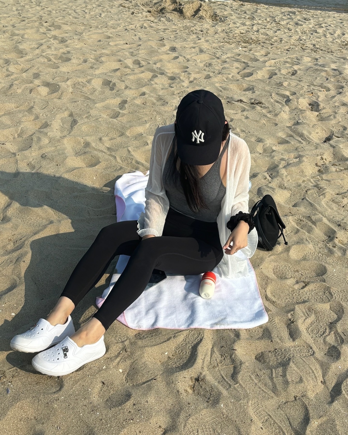 #협찬 
다이어트 보조제로 유명한 grn__official 에서 다홍이 팻버닝을 출시했어요 ! 
팻버닝은 말 그대로 체지방 감소를 도와주며 목 넘김이 쉬운 연질 캡슐을 사용하여 식후 하루 3번 간편하게 섭취할 수 있어요 🩷
평소 탄수화물 야식 좋아하는 저인데 다홍이 먹으며 식단 관리도 같이 해보아야겠어요 👊🏻