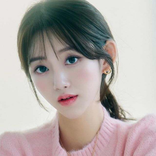  @s._hye__ on Instagram: "#광고 

카메라 앞에 많이 서는 직업을 가지신 분들은 이미 많이 받으시는 안면비대칭 교정 관리! 

비대칭교정 한방침은 수술이 아닌 발에 있는 혈자리에 침을 맞으면서 교정을 하는 거라 부담도 덜하고, 얼굴에 직접 압박을 가하는 게 아니라서 아프지도 않아서 좋더라구요🙂 

저는 안면비대칭이 심하지는 않아서 팔자주름 삭제 치료 위주로 받았는데 벌써 효과를 보고 있어서 20회 꾸준히 받으면 어떻게 될지 기대중이에요 🤭❣️

궁금하신 부분은 dm주시면 솔직하고 자세하게 답변드릴게요 💌 연락주시면 추가할인도 가능하니 편하게 연락 주셔요🤍

#한방케어#안면비대칭#안면비대칭교정#대칭미인#자연산대칭미인#비대칭교정#카메라성형#쁘띠성형#팔자주름#팔자주름필러#눈매교정#눈썹교정#볼살축소#볼살교정#윤곽관리#얼굴윤곽관리#신부관리#턱관리#광대관리#얼굴축소#한방관리#아나운서얼굴관리#연예인얼굴관리#작은얼굴관리#티안나는성형#대칭교정"