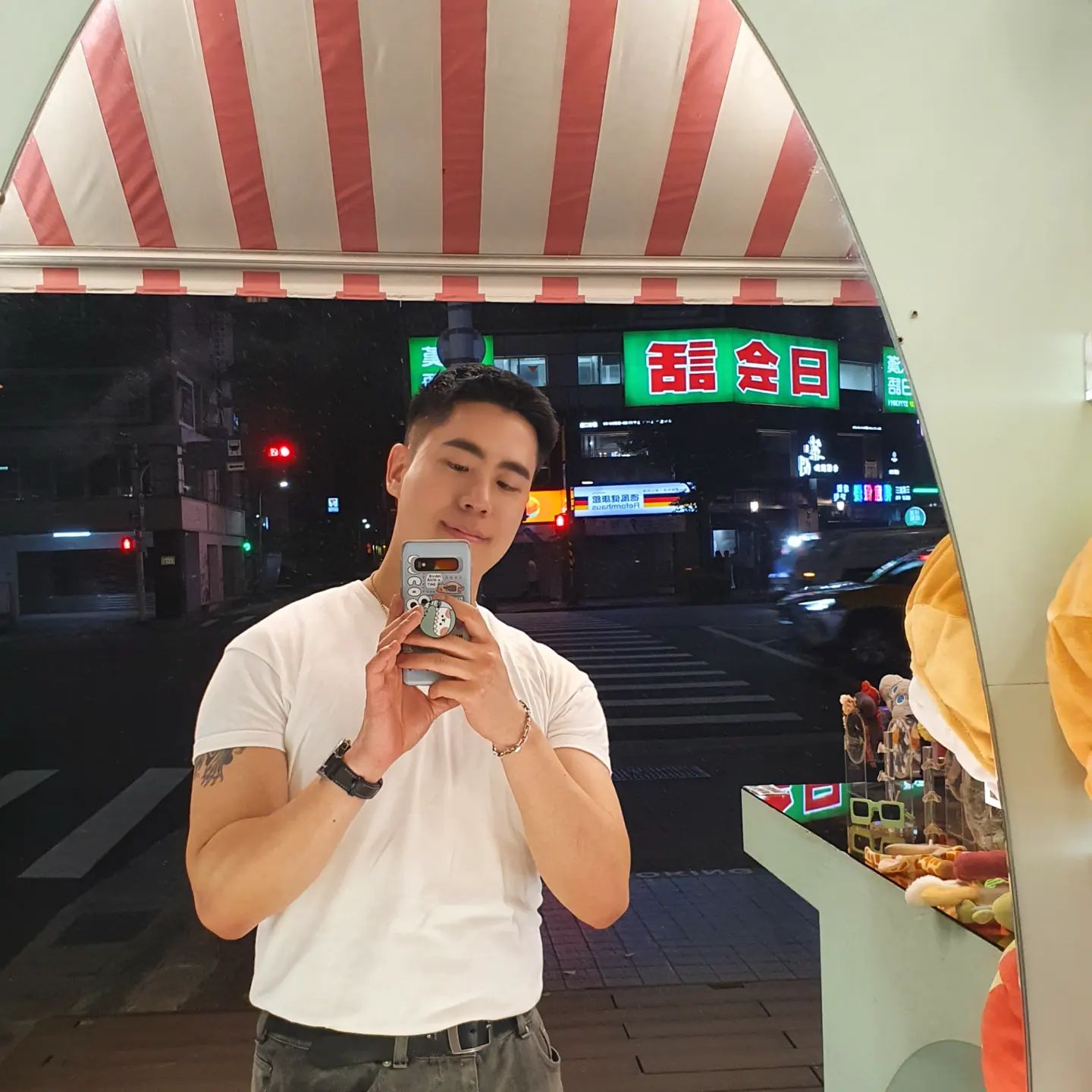 대만 여행 중 
조명이 좋아서 한 컷!✈ 🇹🇼