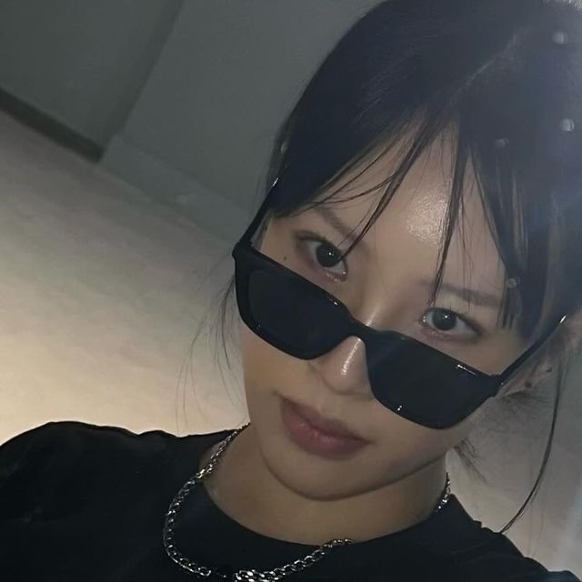  해한 on Instagram: "#광고 @right_here_women 

나으i new 갠zi템😎✨

#롸잇히어 #롸잇히어선글라스 #right_here #선글라스 #선글라스추천 #패션선글라스 #패션템 #followforfollowback #followers #follow #lik #instalike #like #좋아요 #패션스타그램일상 #일상 #일상코디 #데일리"
