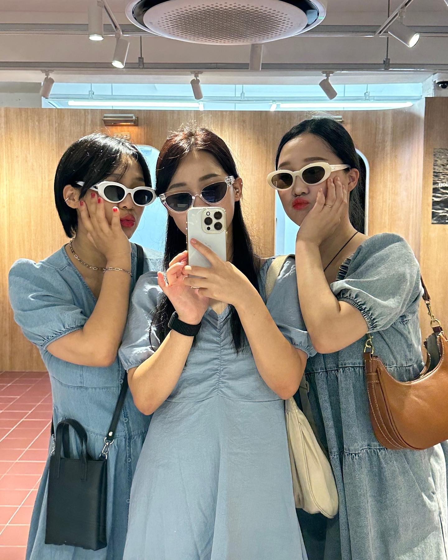 롤롤했던 시간💙

#자부타임 #롤롤모임 #생파 #hbd
#경대카페 #카페로더 #유달시리
#자매코디 #시밀러룩 #써프라이즈