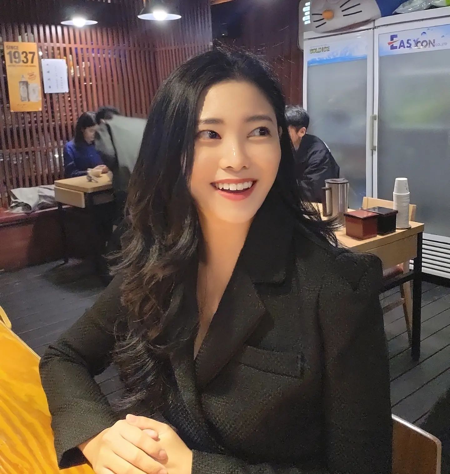 울집 뚱띠가 저번 인스타 피드를 봤나보다 ◡̈

계속계속 사진을 찍어주긴했는데
아직도 나를 보면 떨리는건지...
사진이 전부 다 흔들림ㅎㅎㅎㅎㅎ

안흔들리게 나온 유일한 사진
#휴 #하나라도 #건졌다

#돈코츠라멘 #먹을생각에 #너무신난표정 #🤭 #진짜 #맛있는 #대장부 #모란 #또가야지
