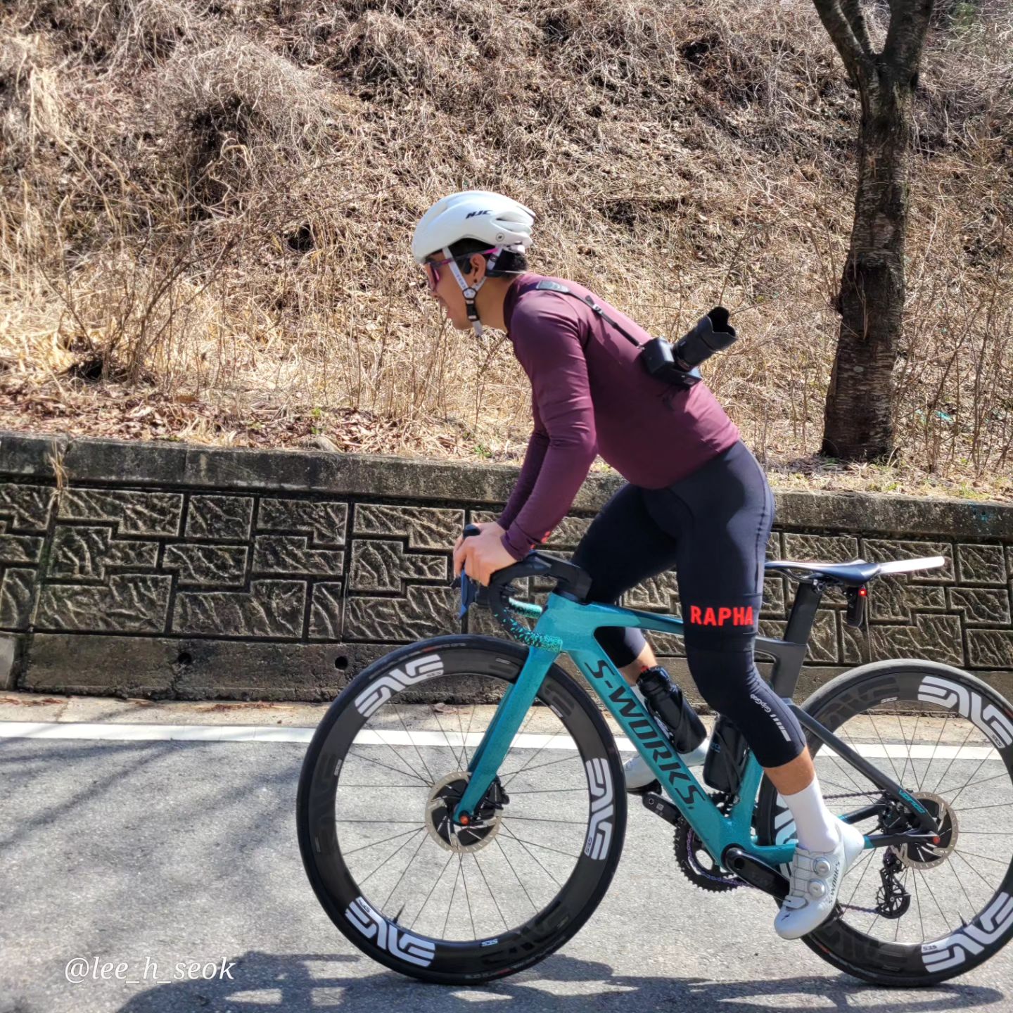 초기화 여파는 심박 190을 확인할수 있었음!
날씨 좋고 코스 좋고 에스프레소 3잔 마시고~

🚲 deliciousridingclub_official
📷 lee_h_seok