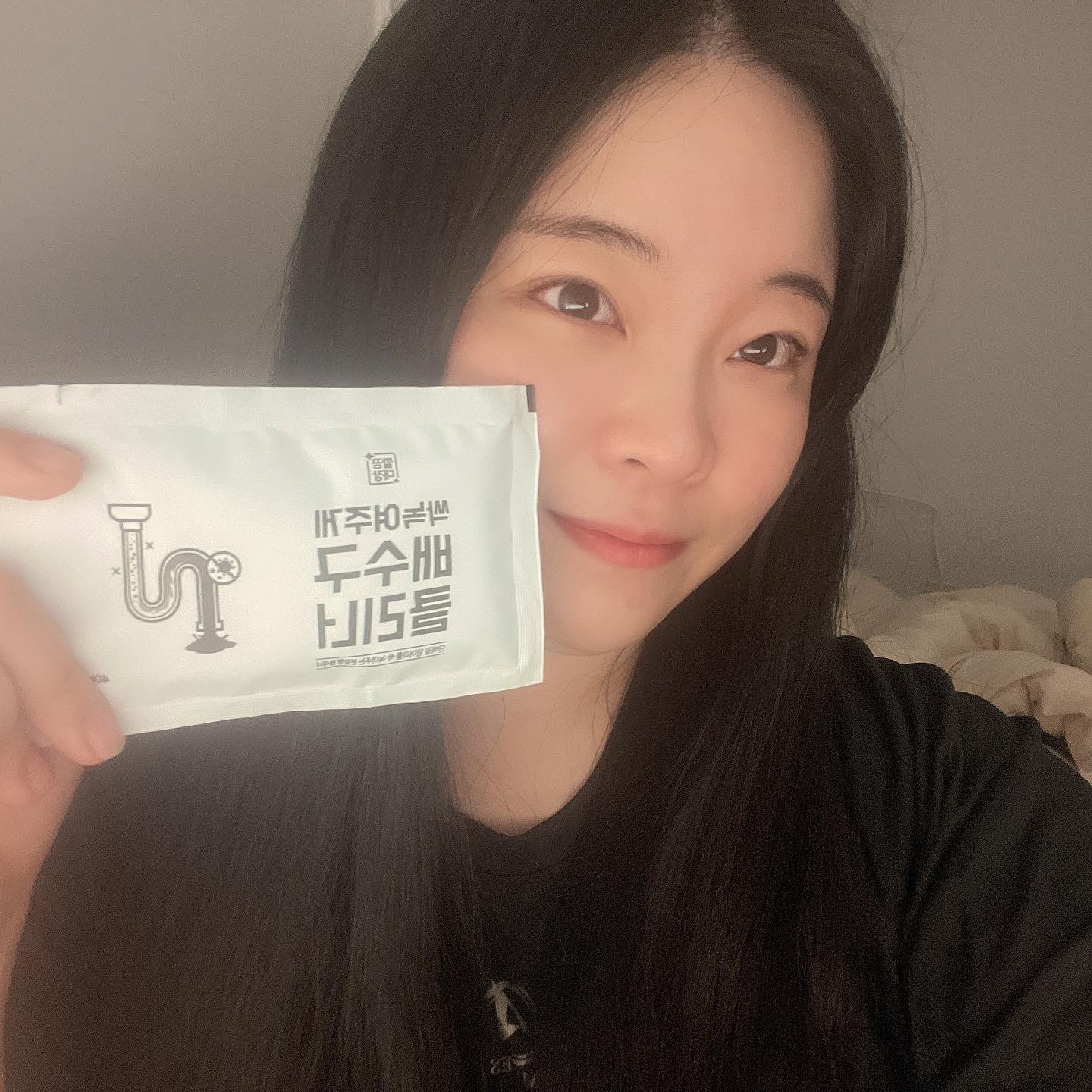 #광고 
.
.
안녕하세요 💛 오랜만이에요👉👈🤭

오늘 가져온 제품은 ❣️깔끔대장 싹 녹여주게 배수구 클리너 ❣️인데요 🤭
이사를 하고나니 배수구가 잘막힌다는걸 알아버린…ㅠㅠ 걱정이 많았어요 

근데 이제품을 쓰고나서 걱정이 사라졌답니다 ㅎㅎ
이제품은 배수관 내부까지 세정해주어서 벌래꼬일일도 없고  배수구 속까지 청소해 불쾌한 악취를 줄여줄뿐만아니라 여성분들의 걱정거리 ㅜㅜ 머리카락! 머리카락 지방을 녹여서 배수관 막힘의 주원인을 제거해주는 제품이라 저는 완전 만족했어요 🤭🤭

배수구는 물론 변기까지 사용할수있어서 활용도도 up up👍👍

배수구 막히는거때문에 걱정이신분들은 한번 싸보시는걸 추천드려요💛🙈
.
.
.
.
.

 #깔끔대장 #cleanboss #깔끔대장싹녹여주게배수구클리너 #깔끔대장배수구클리너 #싹녹여주게배수구클리너 #싹녹여주게 #배수구클리너 #하수구클리너 #배수구클리너추천 #화장실청소 #배수구청소 #하수구청소 #싱크대청소 #차취꿀템 #자취필수템 #살림꿀템 #살림필수템 #생활꿀템 #생활필수템