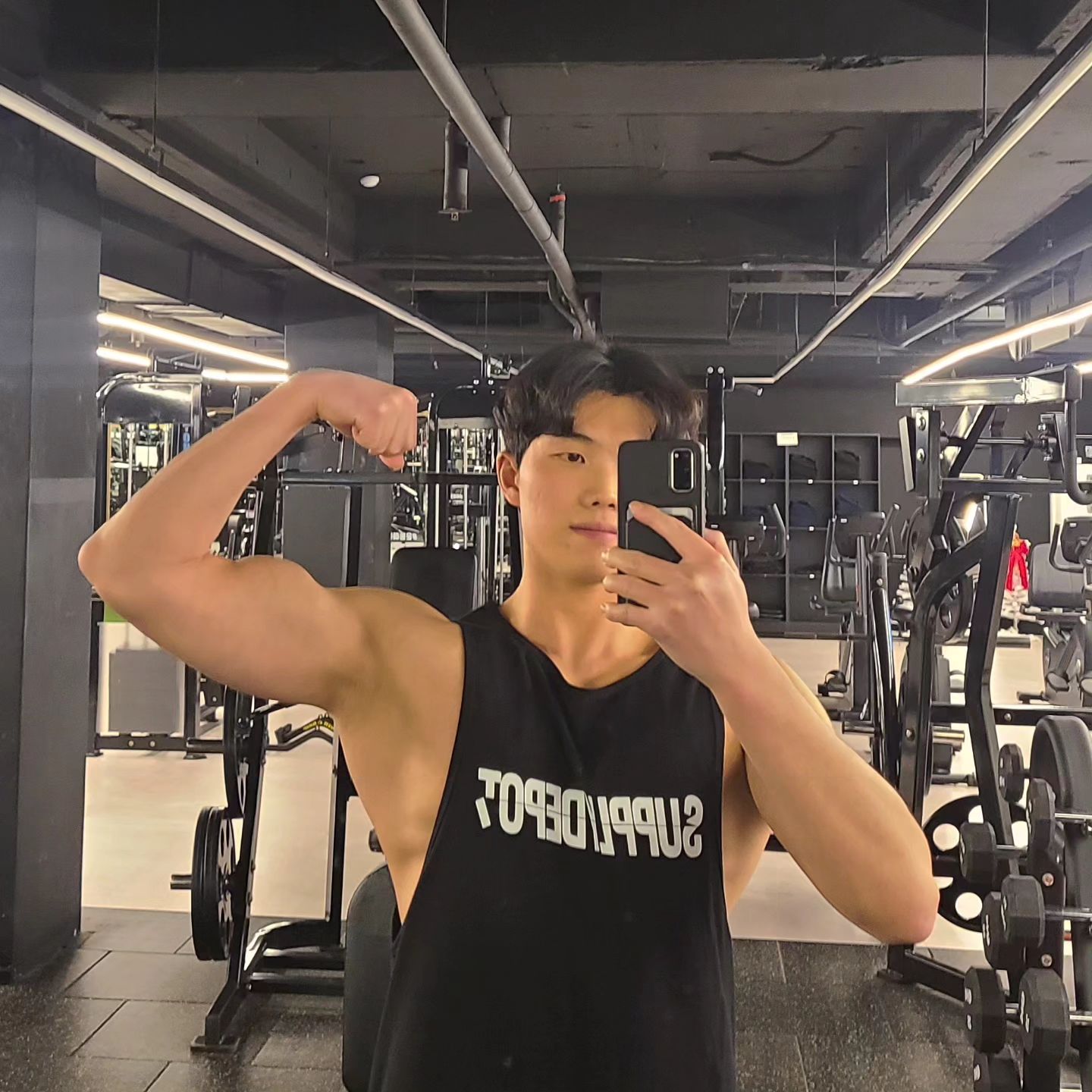 24년 첫 게시물
등 후면어깨 이두💪
24년에도 꾸준히 열심히 운동하기...