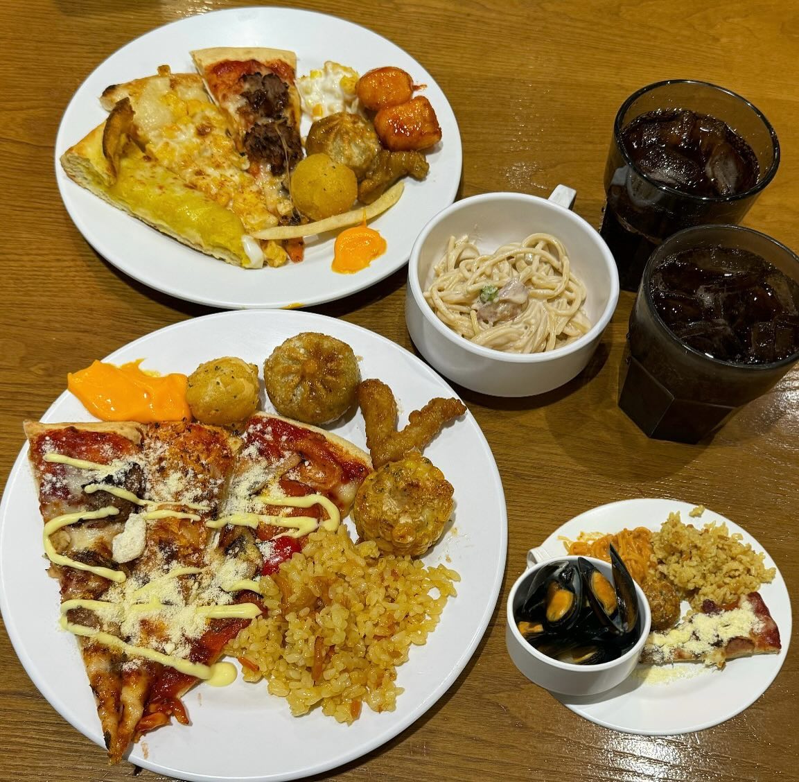 #협찬 #고속터미널역맛집 #피자뷔페 

추억의 피자몰에서 평일 디너 즐기기🤭

피자는 물론 뷔페를 너무 좋아하는 나에겐
피자몰은 연 2~3회는 꼭 가는 곳!🍕

샐러드, 과일, 와플, 케이크는 물론
피자, 탕수육, 파스타 등등 엄청 다양한 메뉴를
100분동안 즐길 수 있다!!

디너나 주말엔 텍사스BBQ🍕 LA핫치킨을 
맛 볼 수 있다고 합니다 ㅎㅎ🙃🙃

#샐러드바 #미국식피자 #반포맛집 #뉴코아강남 #뉴코아강남맛집