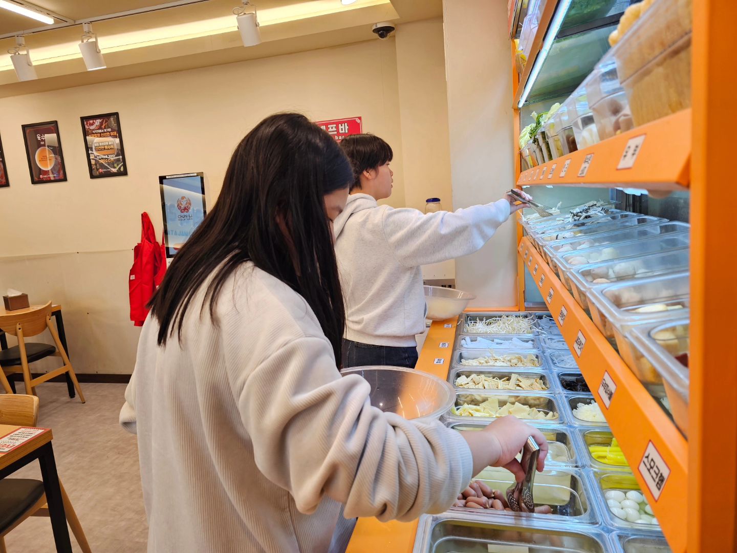 #춘리마라탕
딸내미 학교 사물함 짐빼러 왔다가
맛있는거 사준다고 했더니
#마라탕 먹는다해서 따라옴.

#정주부
#일상기록
#내딸