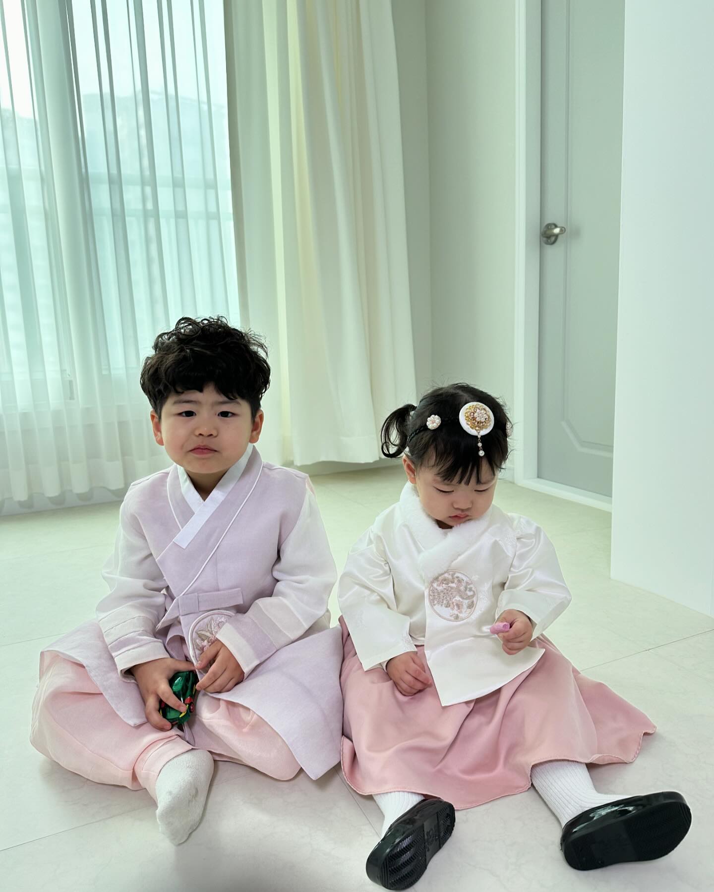 💗이모 삼촌들 새해 복 많이 받으세요💗
(잔뜩부은 시우 🙄)