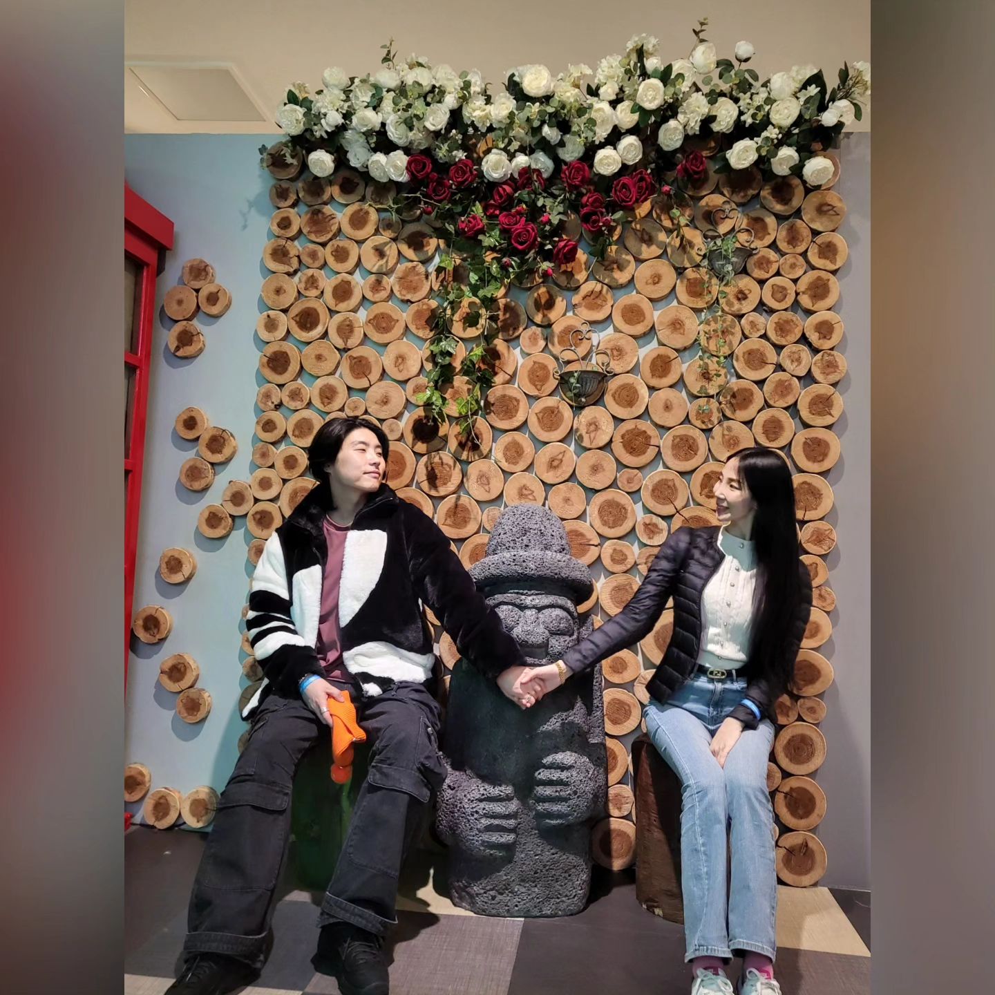 #수목원테마파크 #제주여행#가족럽스타그램❤️ 
#애지중지귀한외동딸 #방학일상#👉동영상있음
리틀소정 두번째샷♡ㅎㅎㅎ
기대없이 간곳 넘 재미나게 이것저것 볼거리 다양해서
시간가는지 모르고 재미나게놀다가 왔네ㅎㅎ
해지기전에 호텔 가는길 너무 멋져서 범찌 꼭 보여주고 팟는데ㅠ  가는길 해가져서ㅠ아쉽 내일부터 
제주날씨 안좋다던데😭  날씨요정님 도와주세요🙏
우리범찌에게도 우리가 봤던 그 멋진 하늘과 저멀리 보이는 우도를 보게 해주세요🩷