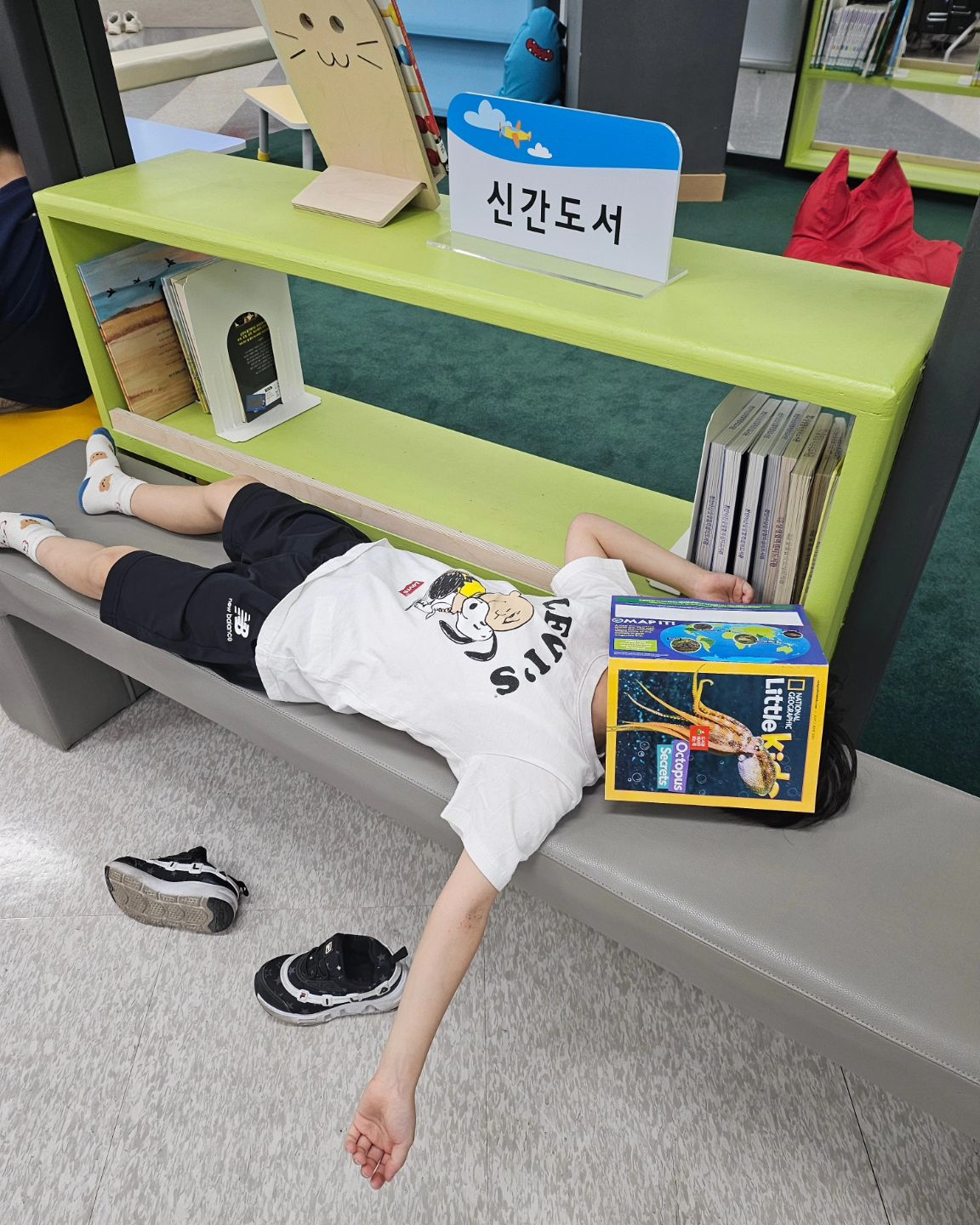 일단 도서관이랑은 친한데
책이랑은 아직 안친해서말이지....

#내아들이아니구요
#내아들동생이예요