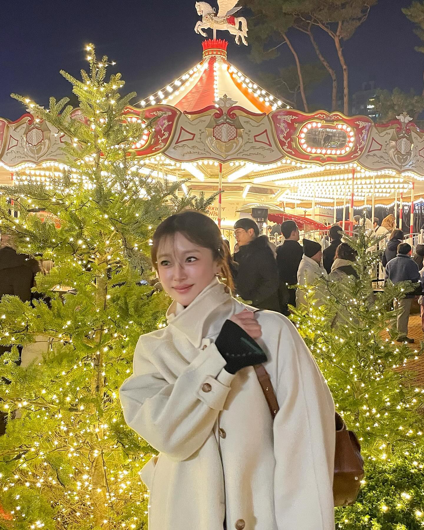 예뻐서 추운데도 사진 남기기✨🌲💡🪩
#여러분 #해피뉴이어 #🖤