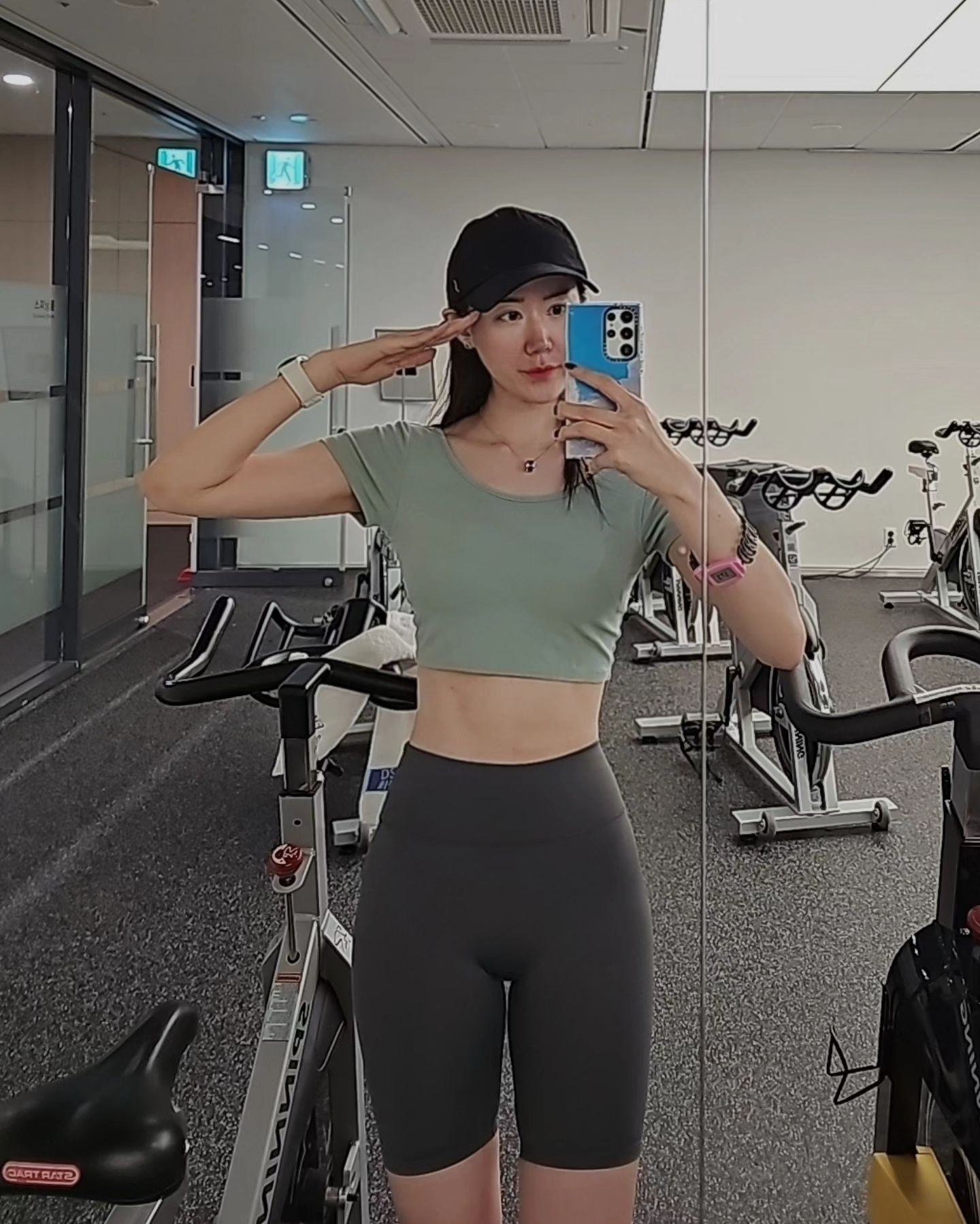 23년의 백일흔세번째 헬티비티🐾 

🏋️‍♂️하체

하체하는날은 왜 아침부터 아픈거같지 왜
언제나 컨디션 난조

🆆🅾🆁🅺🅾🆄🆃 🆁🅾🆄🆃🅸🅽🅴

▫️이너 싸이 머신 4세트
▫️힙 어브덕션 머신 4세트
▫️스탠딩 레그 컬 4세트
▫️핵 스쿼트 머신 5세트
▫️레어 킥 4세트

#오운완#둥_헬티비티