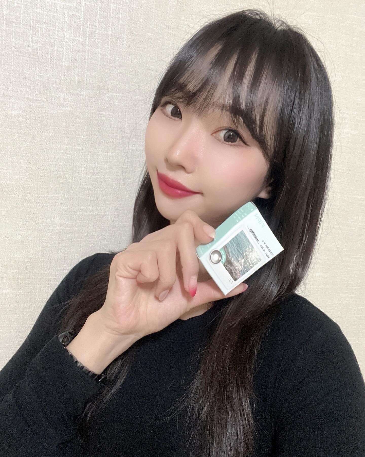 _
#제퓸협찬
myfipn 
.
.
불금 어디 안가도 예뻐보이고 싶은 그런날
렌즈로 포인트 주기😉
마이피픈 무닝벤티 그레이🩶
홍채가 진한편이라 밝은 그레이를 선호해요
밝은 렌즈를 끼니 아이돌이 된 느낌☺️
_
_
#마이피픈 #피픈 #투톤렌즈 #빅사이즈렌즈
#무닝벤티애쉬 #그레이렌즈 #윤슬렌즈 
#렌즈추천 #컬러렌즈 #컬러렌즈추천 #데일리렌즈