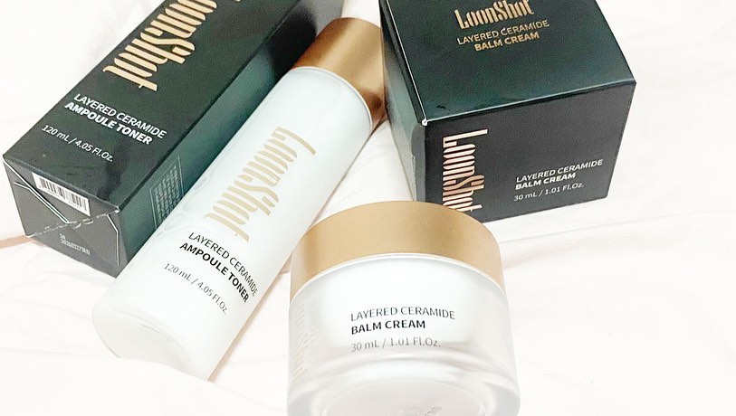 #협찬
loonshot_official

http://loonshot2020.com/product/detail.html?product_no=9
.
.
☑️룬샷주요성분
에코세라마이드, 6종히알루론산복합체
치아씨드, 후코이단, 병풀잎추출물
알라토닌

☑️룬샷제품 바르는순서
앰플토너 -> 밤크림 -> 앰플토너
(수분 -> 보습 -> 수분)

✈️여행다닐때 꼭 챙겨가는 룬샷제품
마스크팩이 필요 없이 저녁에 바르고 
가볍게 마사지 롤링해주면 피로가 
싹풀리고 피부에는 수분 보습 가득💆‍♀️
🎈수분,보습 물광피부연출가능
🎈마사지 및 혈액순환 도움
🎈자연친화적인 성분 

#룬샷 #LOONSHOT #세라마이드토너 #세라마이드크림 #여행용화장품 #여행용스킨케어 #피부장벽강화 #천연화장품 #보습크림 #토너추천 #보습크림추천 #토너 #밤크림 #수분토너 #수분크림추천 #수분크림