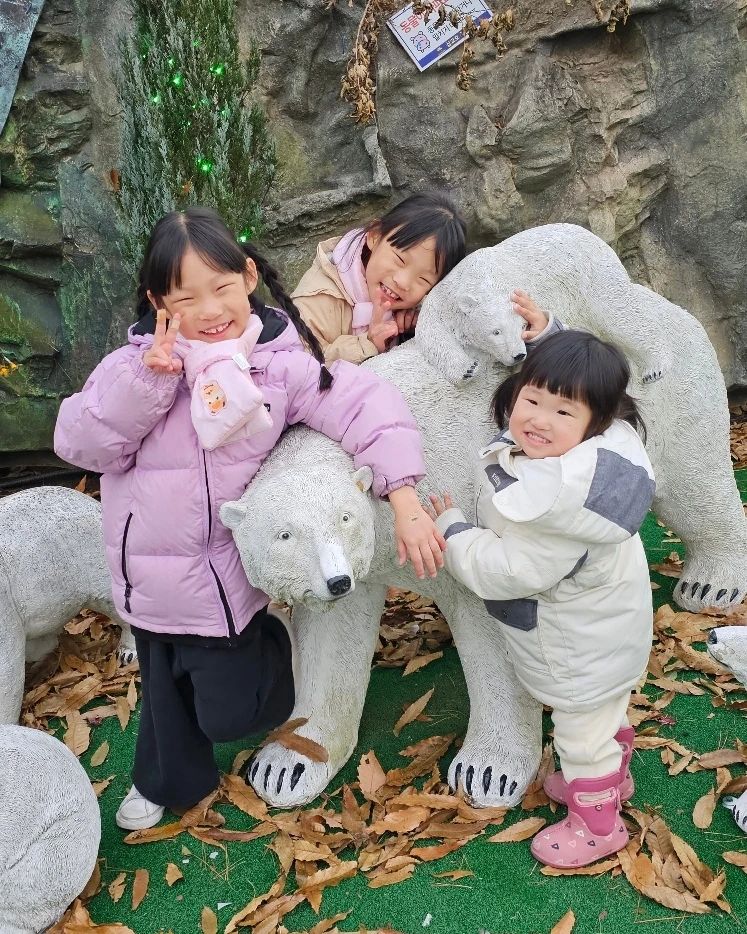 처음가본 삽교천
놀이기구실컷 탄 둥이
놀이기구.. 이렇게 잘탈줄이야..
이지우 너까지 ㅋㅋㅋ

다음에 또가자😍

#삽교천 #놀이동산 #신난딸램❤️ 
#다음에또가자❤️