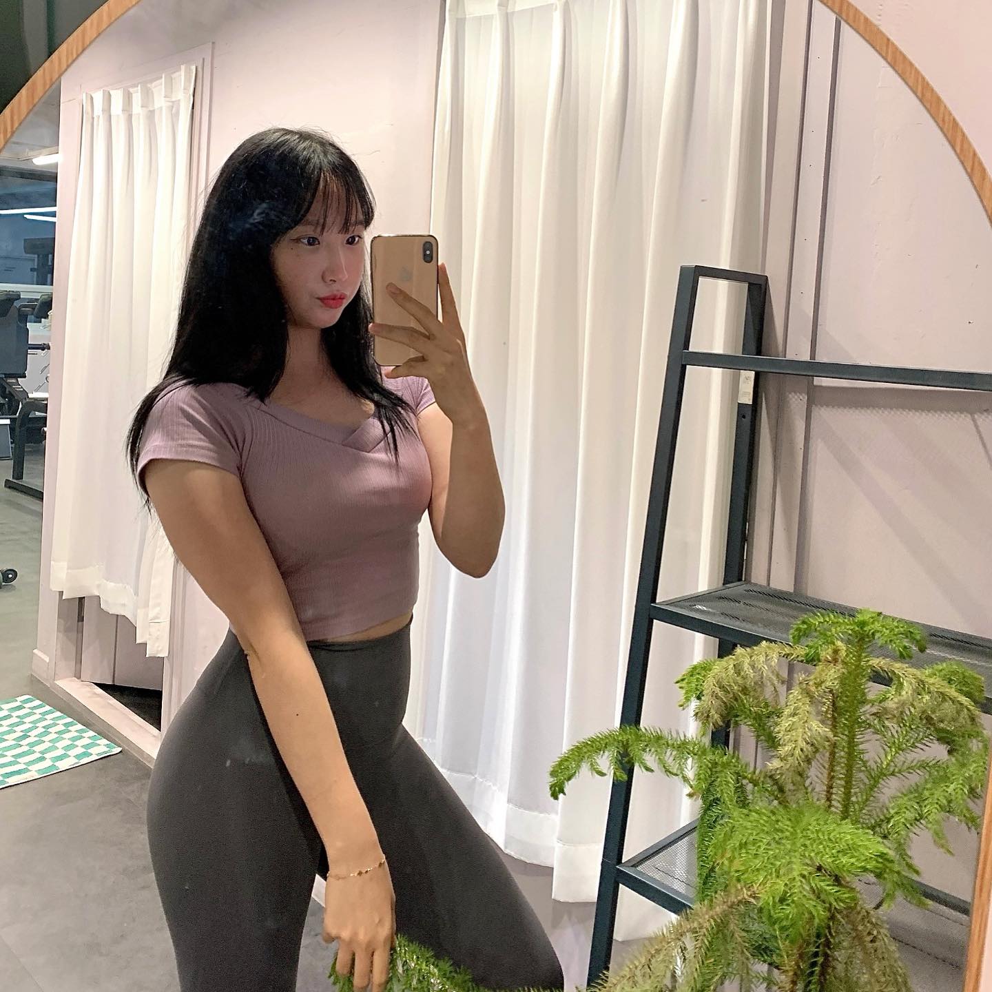 요즘 나태병걸려서..
쪼매 쉬다가 열심히 해야지🥹🖤
그거아세유? 티 만원대라는 점 (소근소근)
캡내장 되어있어 편함🖤

우리 회원님 이쁜 영상 찍어주는데 재미들렸다는 
교육하고 일상 마무리!
한번사는 인생 재밌게 살자~!!!