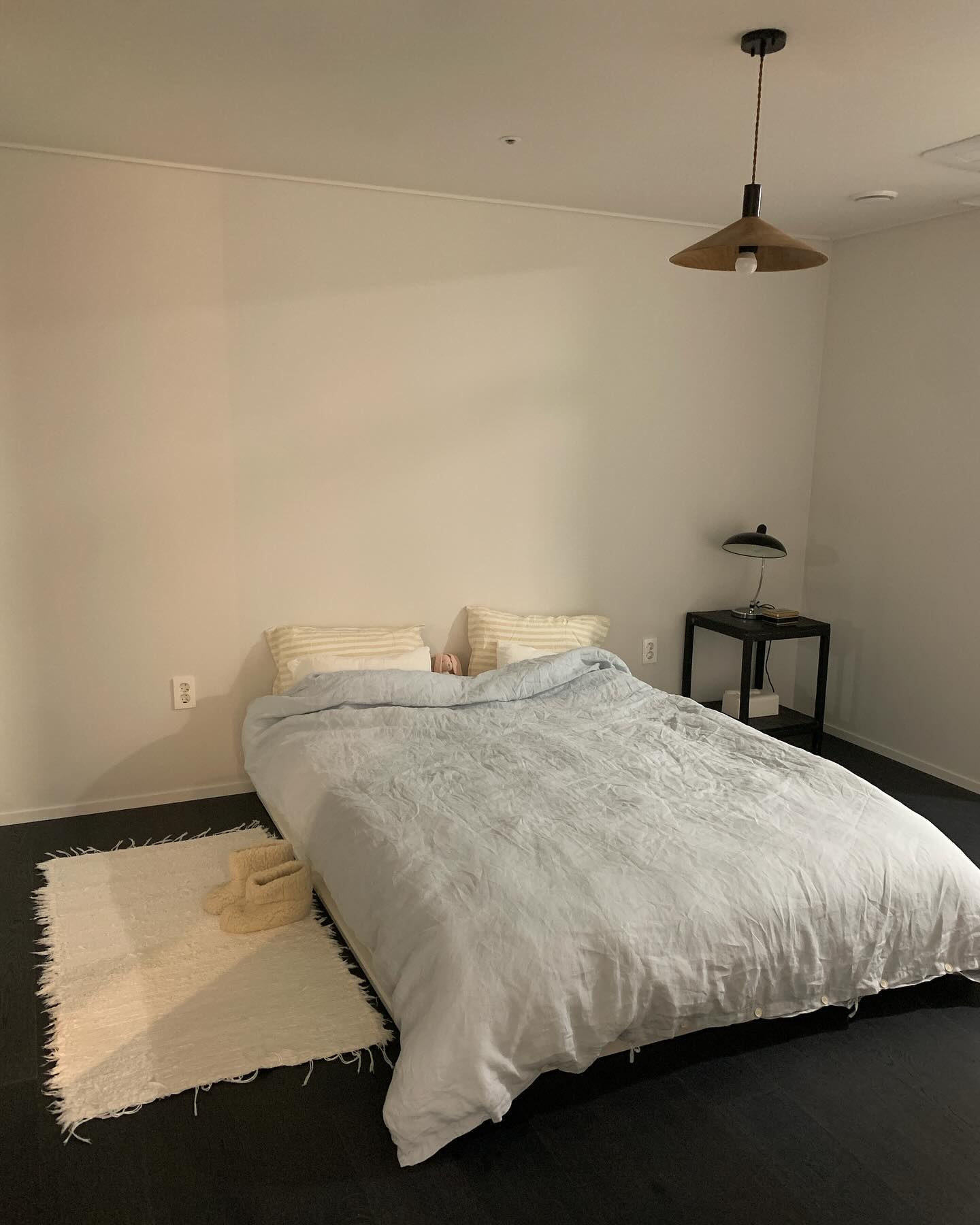 꿀 잠 자는 요즘.🛏️
오늘도 꿀잠 예약.

#침실인테리어 #침구추천