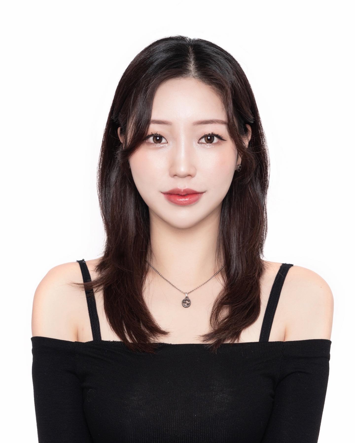 새해 복 많이 많이 받으세영✨
새해에 아무것도 안올린것 같아서 히히
저번에 찍은 증명사진 올릴 겸사겸사 덕담^0^💖
.
.
.
#증명사진 #엄마등짝스매싱 #증명사진메이크업 #포멀스튜디오  #홍대증명사진 #성수증명사진