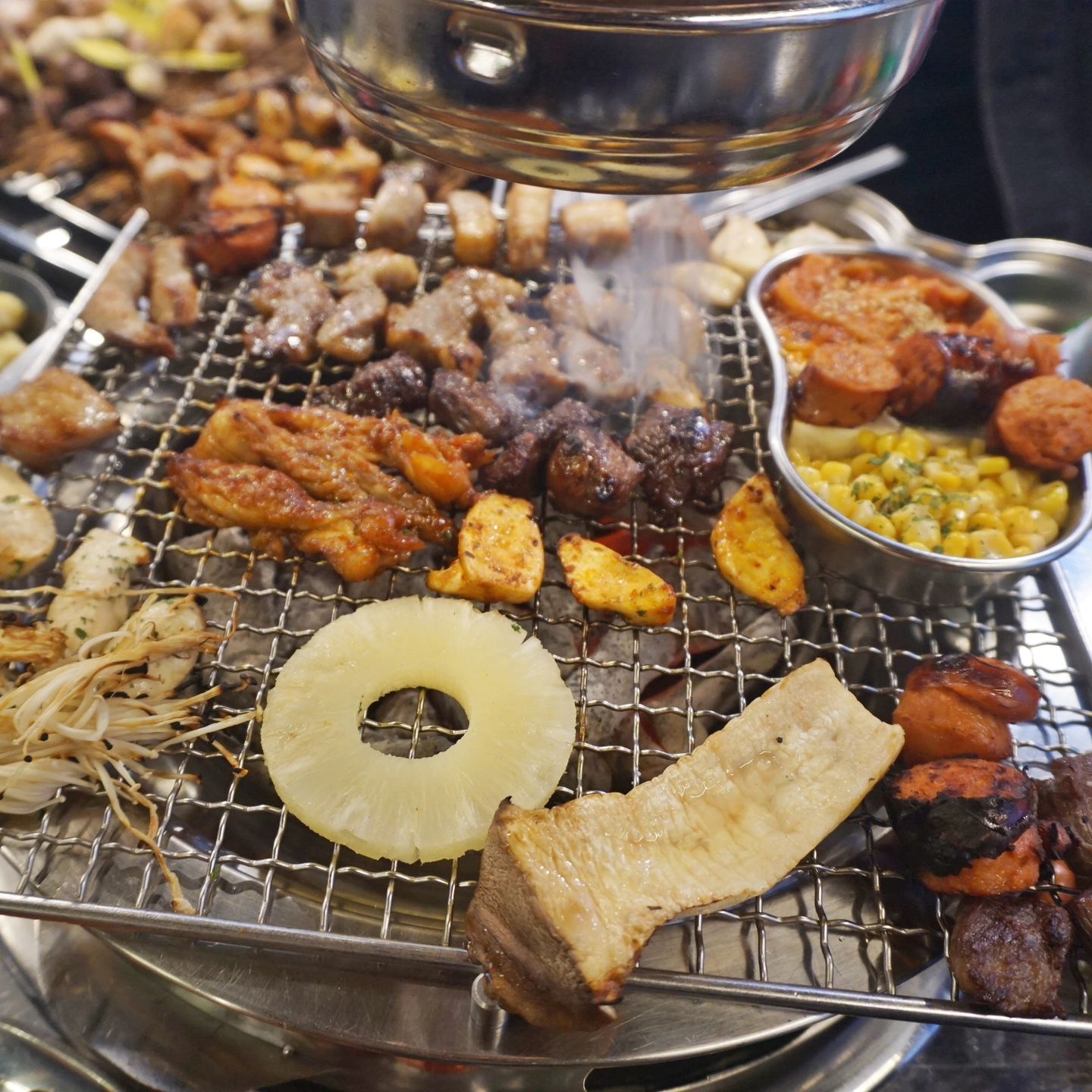 #수완지구꽃돈 
수완지구 맛집 꽃돈! 
여기 고기 진짜 맛있어요. 이집 사랑함. 
초벌되어서 나오는데 다 맛있더라구요. 
많이 시킬수록 서비스도 개이득~ 정말 많이 줍니다. 
셀프바에서는 전 두가지랑 계란후라이 등도 지져 먹을 수 있어요
자주 가야겠어요
.
.
.
#꽃돈 #수완지구맛집 #수완지구고기집 #수완지구고깃집 #수완동맛집 #수완지구삼겹살 #수완지구