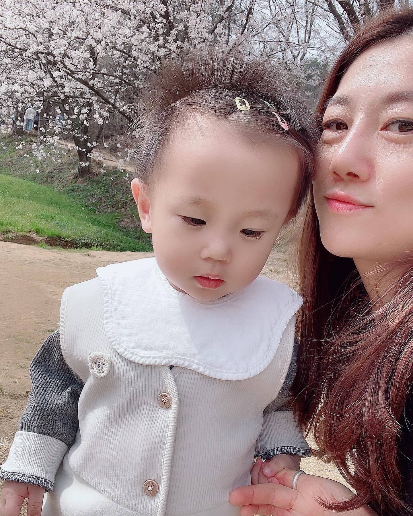 뚜형제와 함께한 두번째 벚꽃엔딩🌸
.
.
.
#이수민넌셀카안찍어주냐
#나삐져이제
#사진협조해라니네