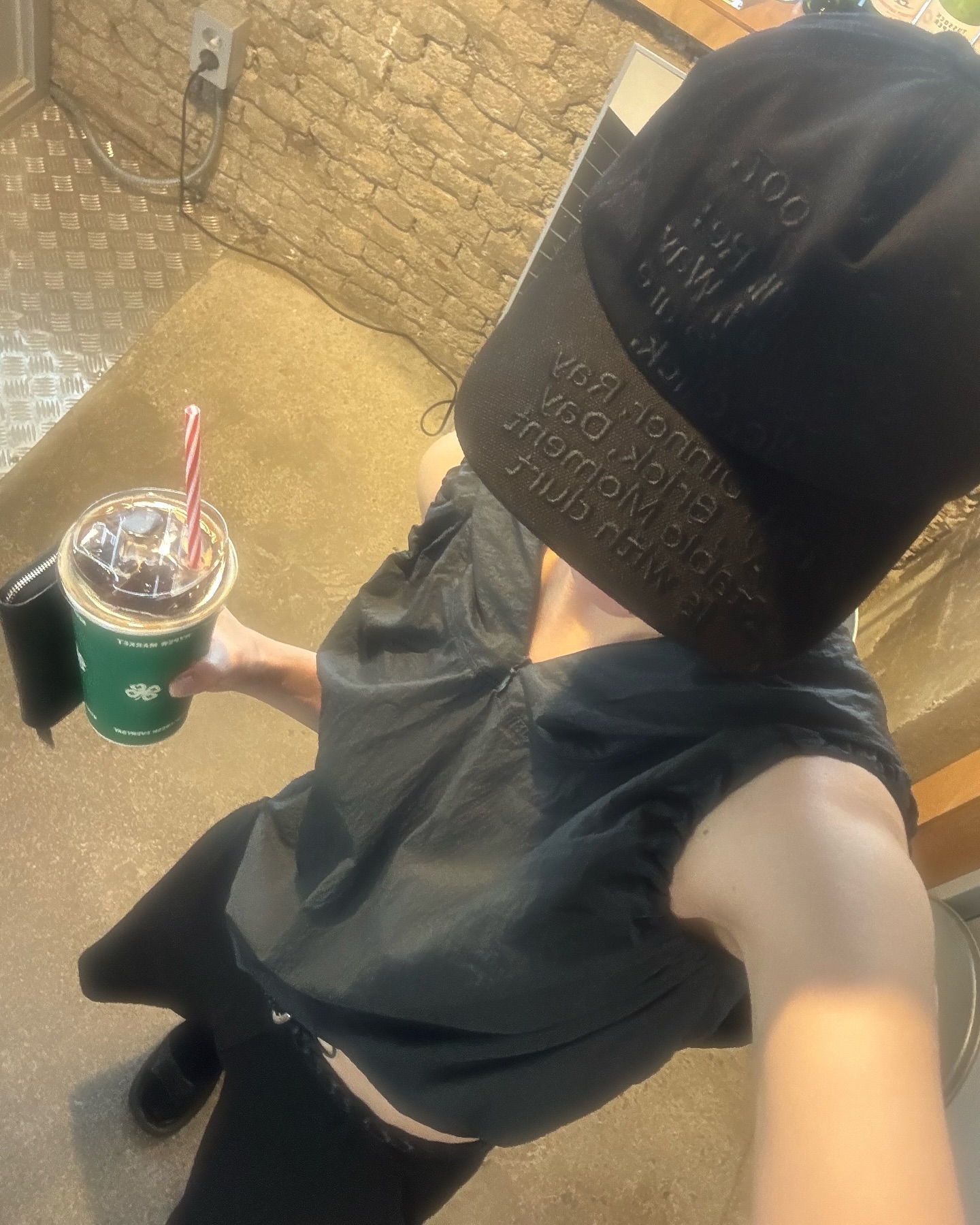 1-2. 자수가 멋진 모자 mz 같냐옹.. durt_official 
3. 토마토소르베 완내스 🍅 hypermarket.kr 
4. 디테일 넘 귀여운 신상 블랑이 ☁️ _papermoon__ 
5. n년만에 꺼내입은 스커트 
6. ⭐️⭐️⭐️⭐️⭐️
7. 여름호들갑셋트라고 말하는게 넘 웃기고 귀여움 ㅋ 
8. 쿨매트 찰떡 mong___________ 
9. 배린이 인생2회차 🏸
10. 요즘 집들이에 직접 음식 해 주는 사람 여기 있음 luv__sysa