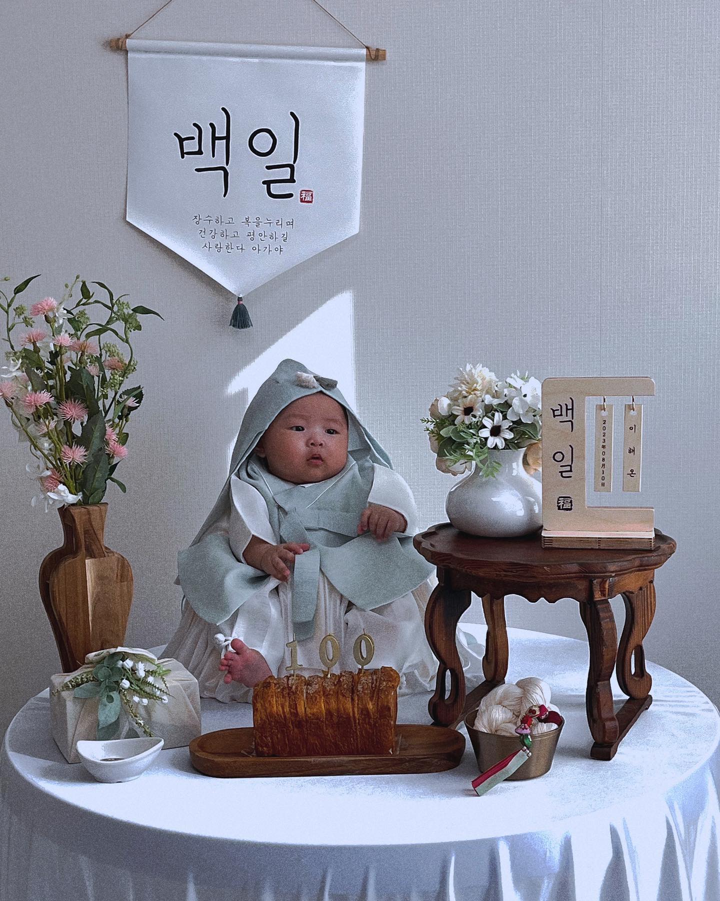 우당탕 후다닥 비협조 인온브로💚

#백일상 #셀프백일상 #심플 
#가족사진 #아둘맘 #정신없다