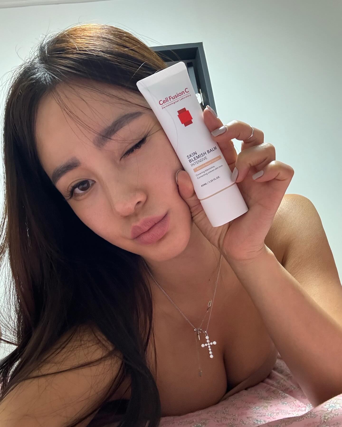 #유료광고 cellfusionc.official 
요즘 내 베이스 치트키템 
홍조가 있는 피부라 일단 커버력이 너무 좋고! 현재 사용하고 있는 파데와 믹스해서 바르면 커버력 상승 섬세한 피부톤 완성✌🏿 #파데짝꿍템 임

지금 셀퓨전씨 공식 네이버 브랜드스토어에서 36% 할인된 가격에 만나볼 수 있다고 하니 얼른 달려가길❤️ 

#셀퓨전씨 #파데짝꿍템 #더마비비 #밀착베이스 #셀퓨전씨비비크림 #인텐시브비비크림 #비비크림 #비비크림추천 #베이스메이크업 #베이스추천 #싱글즈 #인품사