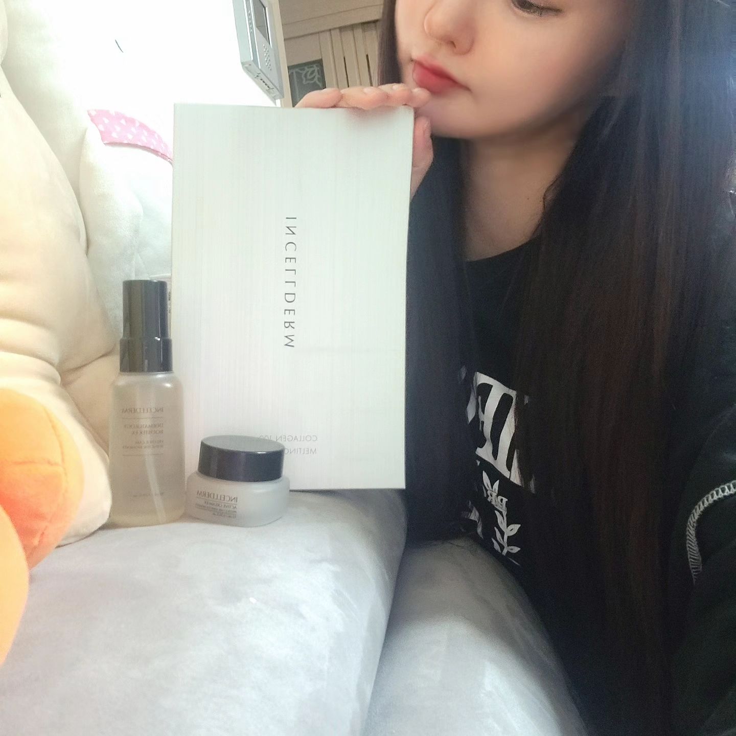 #광고 

머리카락보다 500배나 얇은 초극세라서 특허까지 받았대요!👍
팩을 붙히고 부스터를 뿌려주면 순식간에 피부속으로 녹아들어가는데 넘흐~~신기함! 

목에 주름 많이 신경쓰였는데 목시트사이즈가 목 완전히 감쌀 정도로 커서 제일 마음에 들었어요^^ 

크림으로 마무리하고 나니 피부과 다녀온 듯한 기분에 대만족~!!👍👍👍 

뉴질랜드 심해에서 추출한 고순도 콜라겐 원료를 사용했고 신체콜라겐과 가장 가까운 구조라서 피부 깊숙한 곳까지 5초만에 도달시켜준다고 하니 짥은 시간안에 콜라겐팩 가능해서 강추입니다~^^💕💕💕 

#인셀덤 #INCELLDERM #인셀덤콜라겐 #인셀덤콜라겐100멜팅시트 #주름개선시트 #인셀덤루틴 #어린세포발견의비밀 #원빈화장품